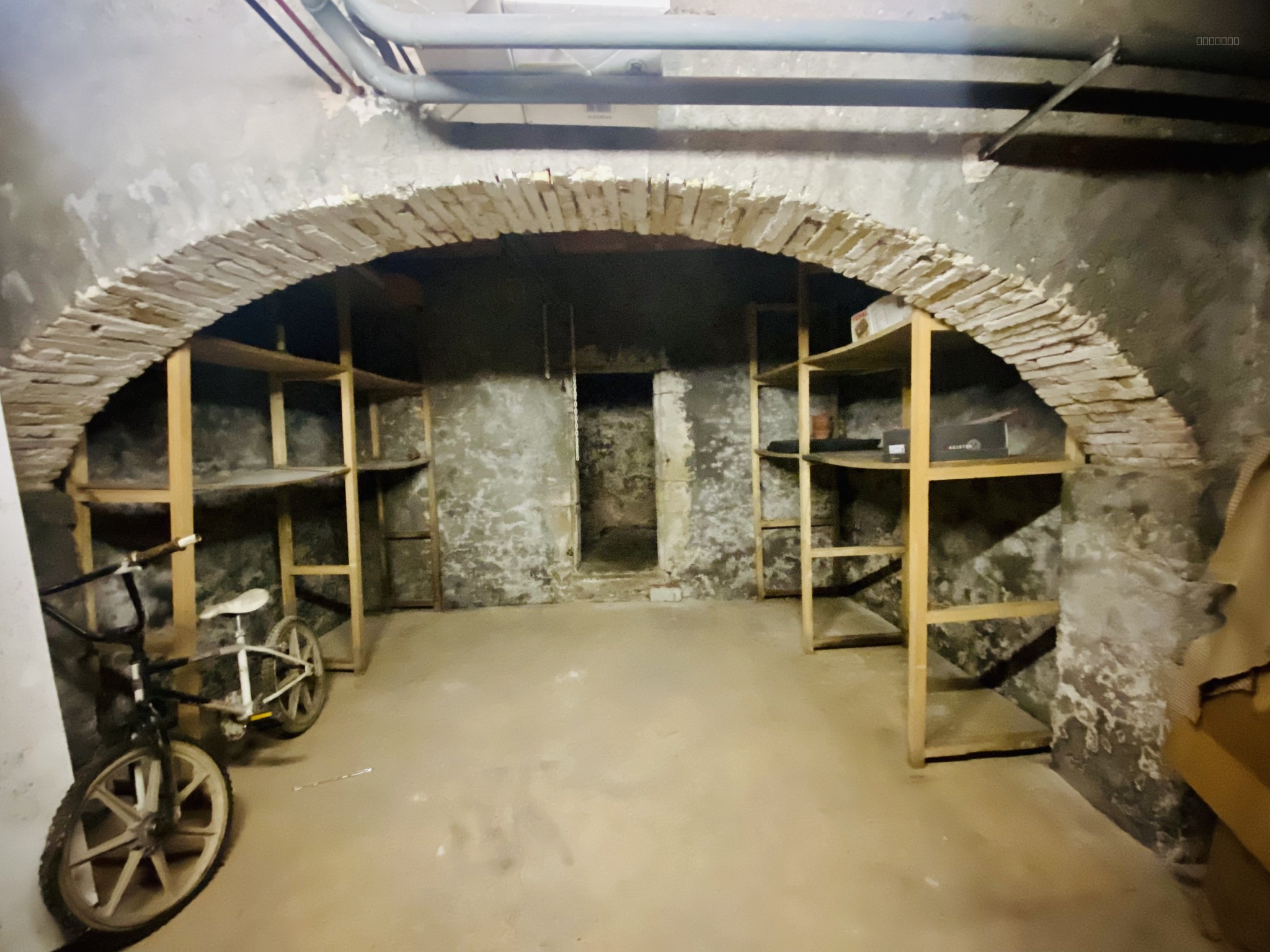 Centre de Castelnaudary Immeuble: 3 appartements, jardin, local commercial et cave — photo 17