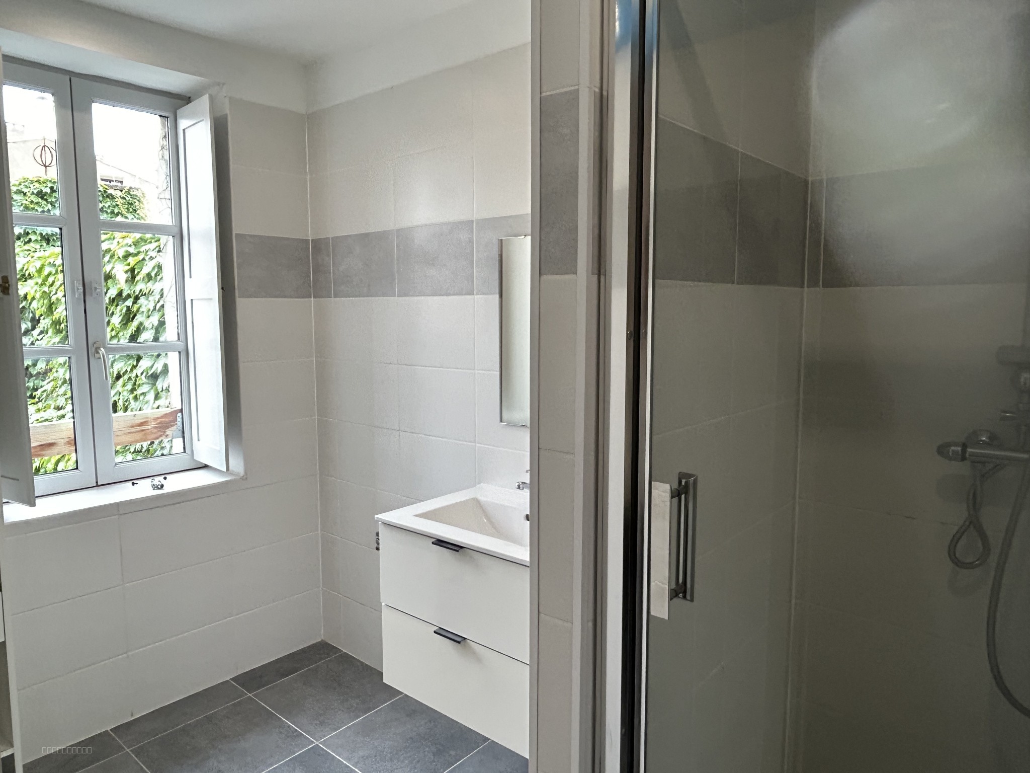 QUARTIER CAPUCINS - T2 BIS - CLIMATISATION REVERSIBLE — photo 10