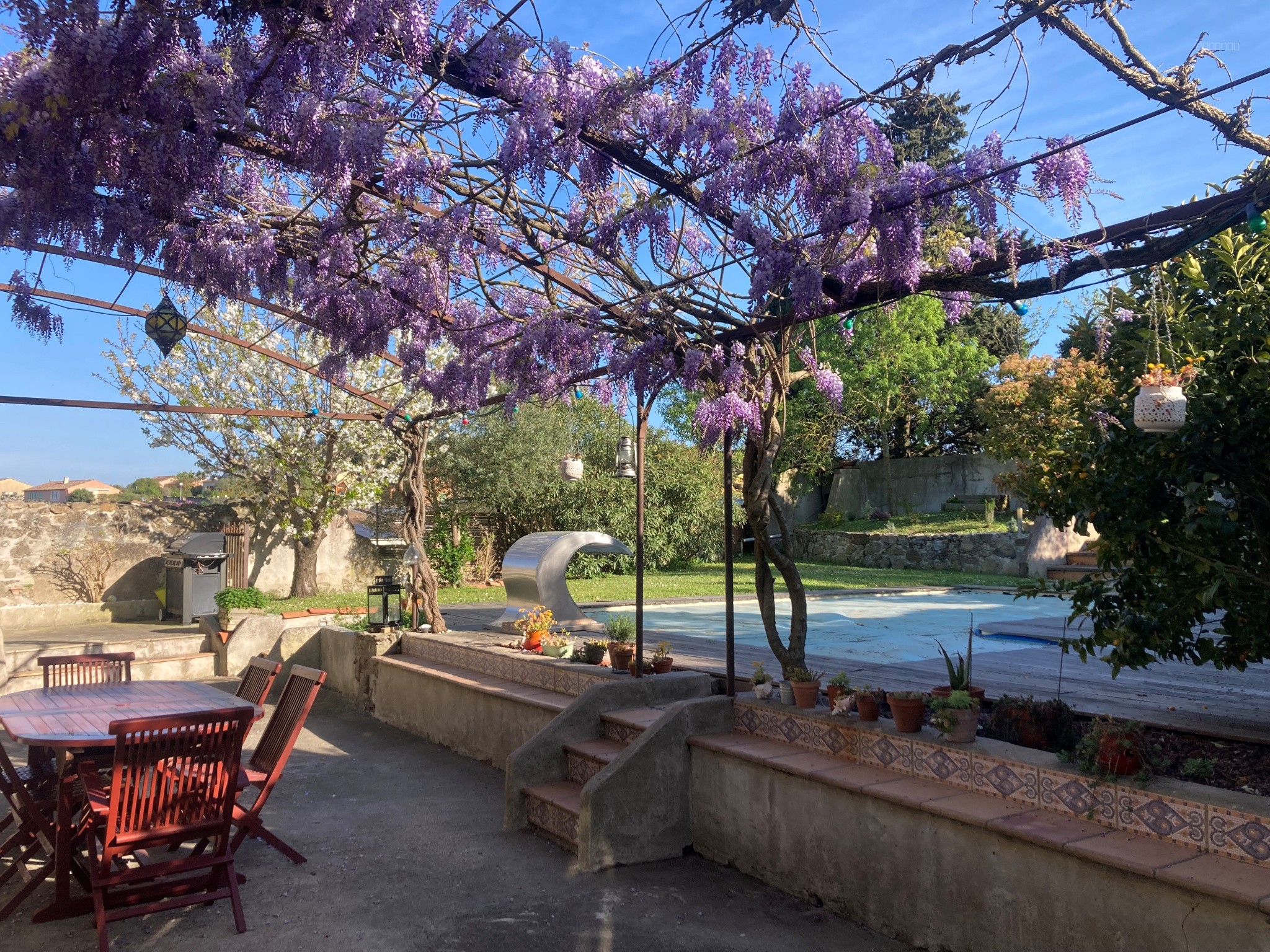 Carcassonne sud, dans un village tous commerces, belle maison vigneronne entièrement rénovée avec garages et p — photo 3