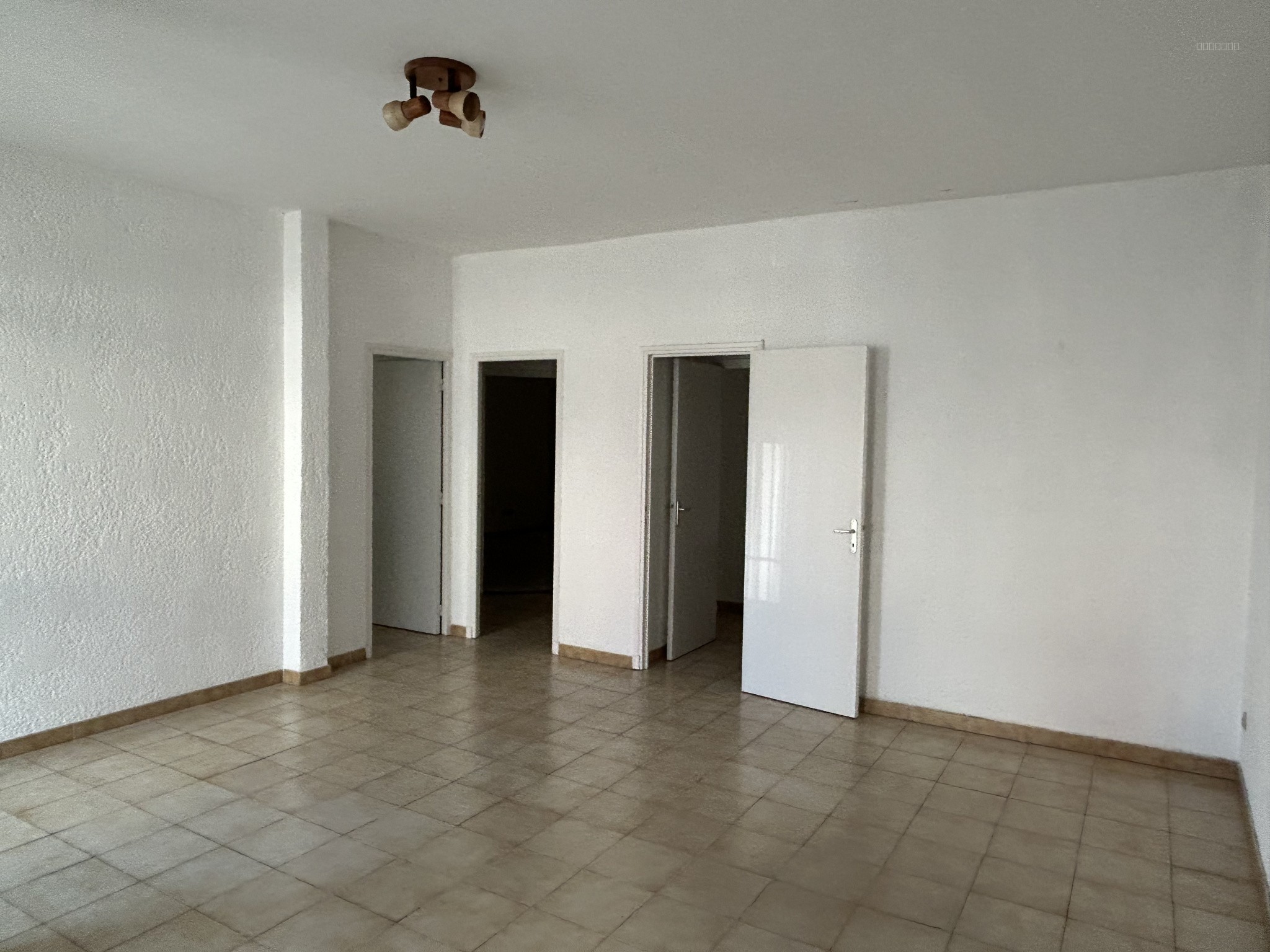 LOCAL PROFESSIONNEL - 84 M2 - ROUTE DE NARBONE — photo 5