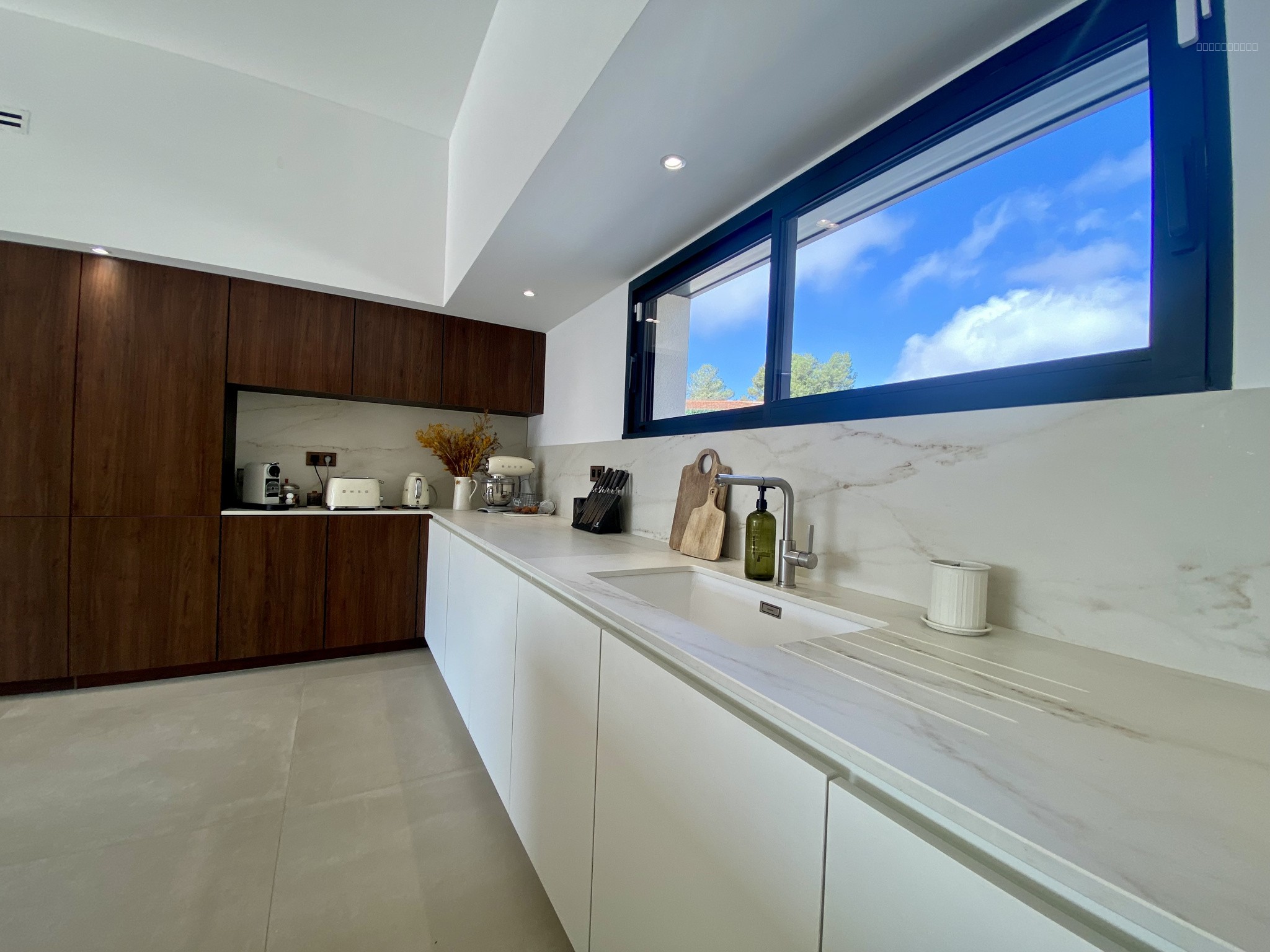 CARCASSONNE NORD: Magnifique villa de 350 m2 habitable, piscines et dépendance sur 4500 m2 de terrain — photo 7