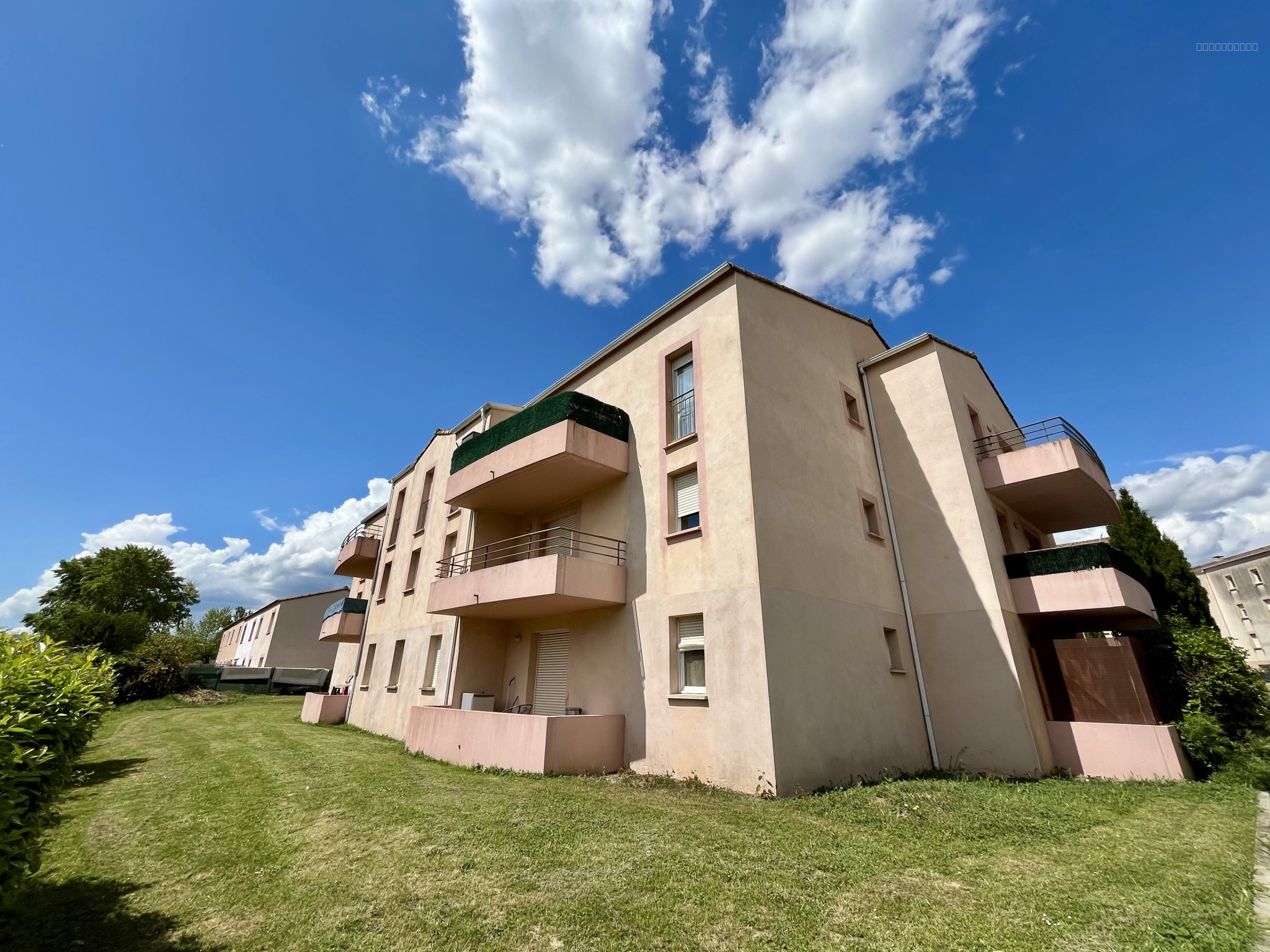 Montredon: Appartement de type 2 avec balcon et parking, vendu loué — photo 9
