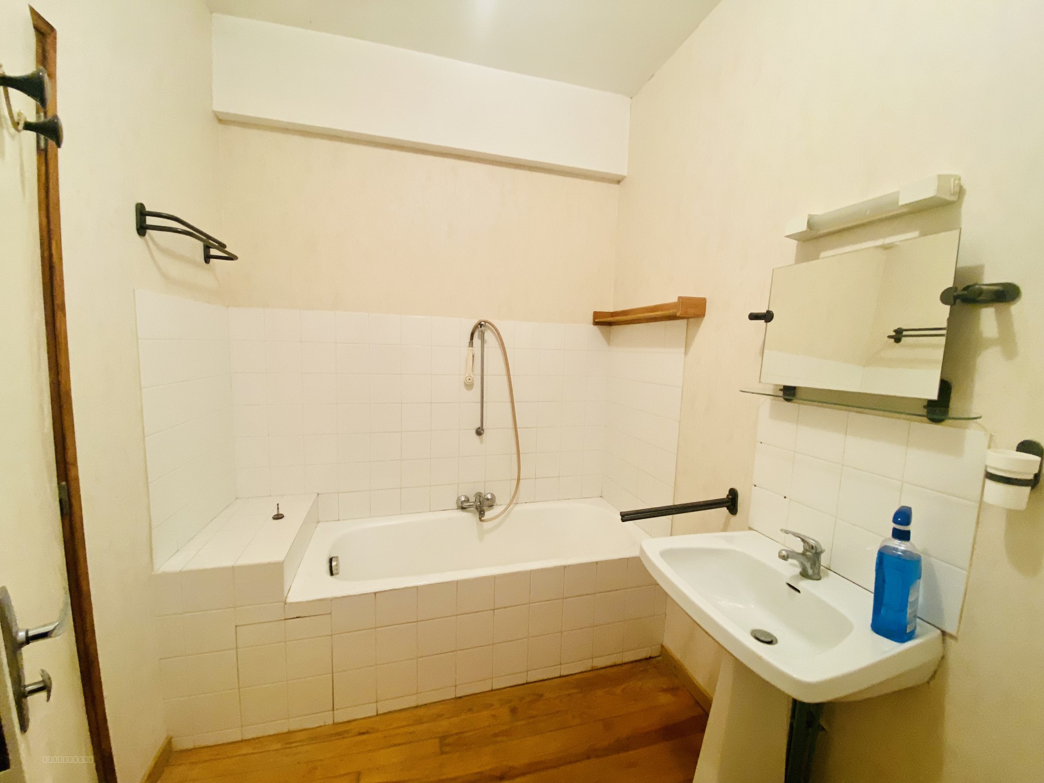 Centre de Castelnaudary Immeuble: 3 appartements, jardin, local commercial et cave — photo 10