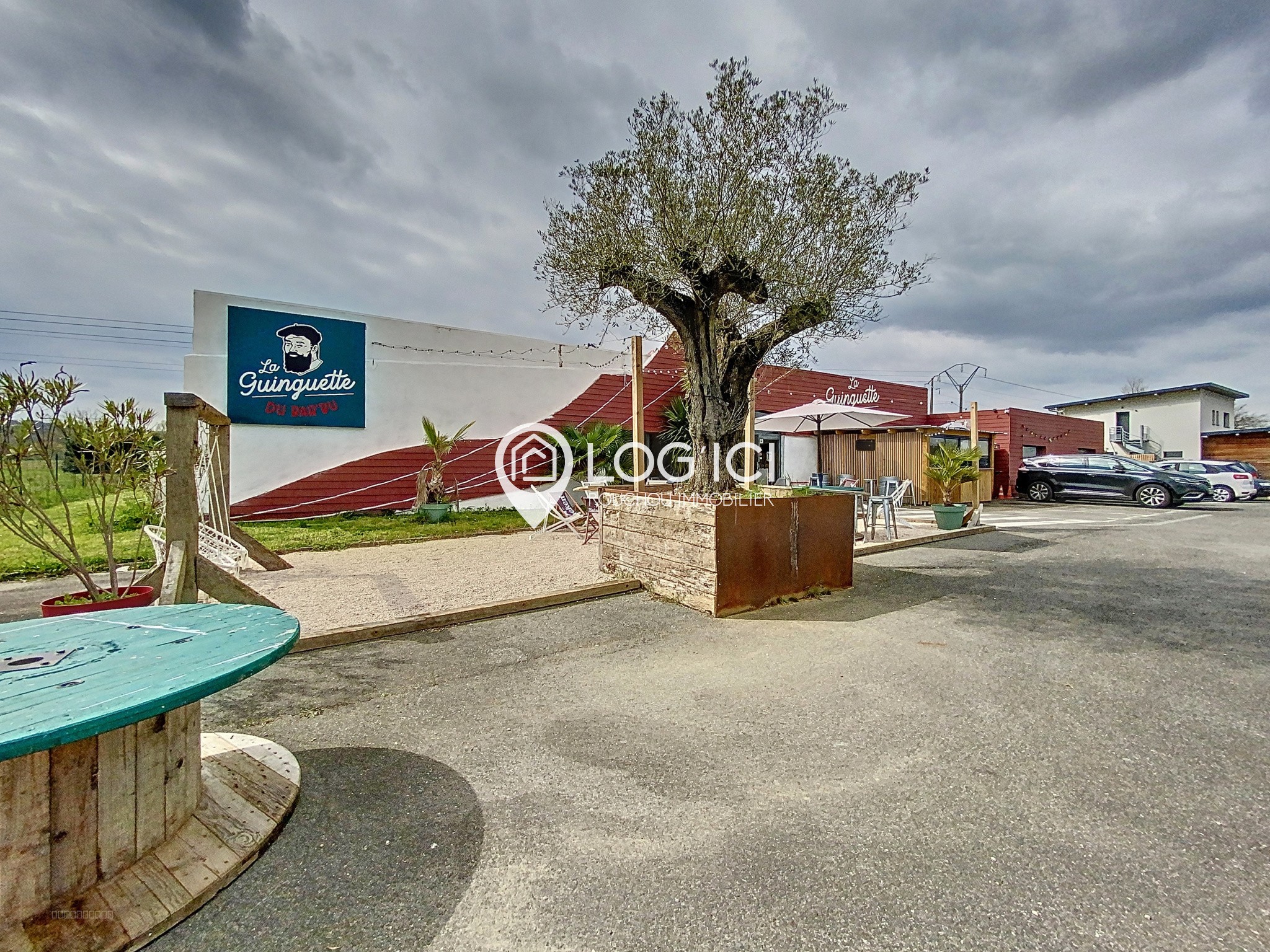 Local commercial ( Murs) — photo 4