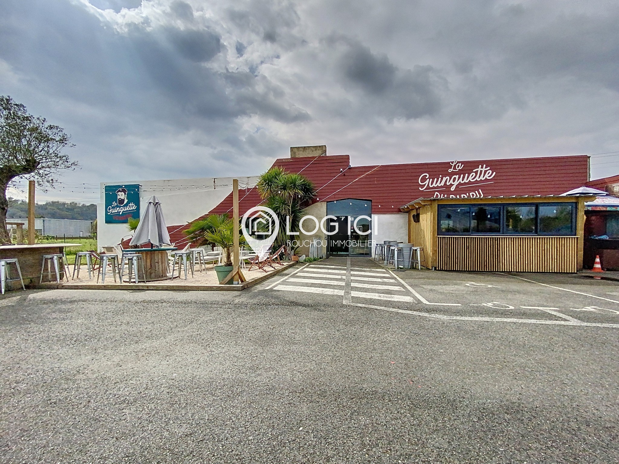 Local commercial ( Murs) — photo 8