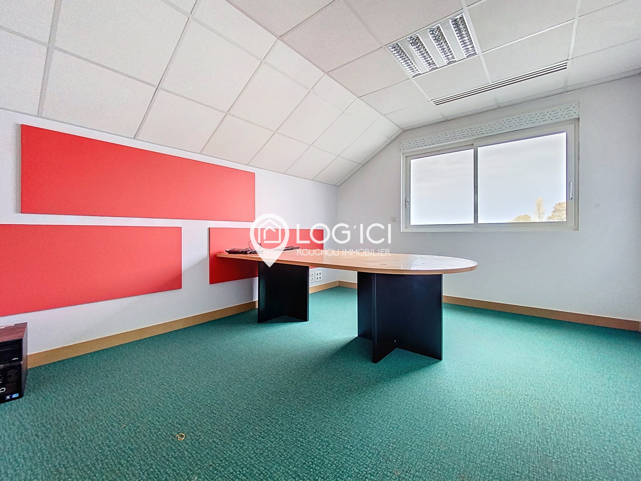 Local commercial / bureau — photo 13