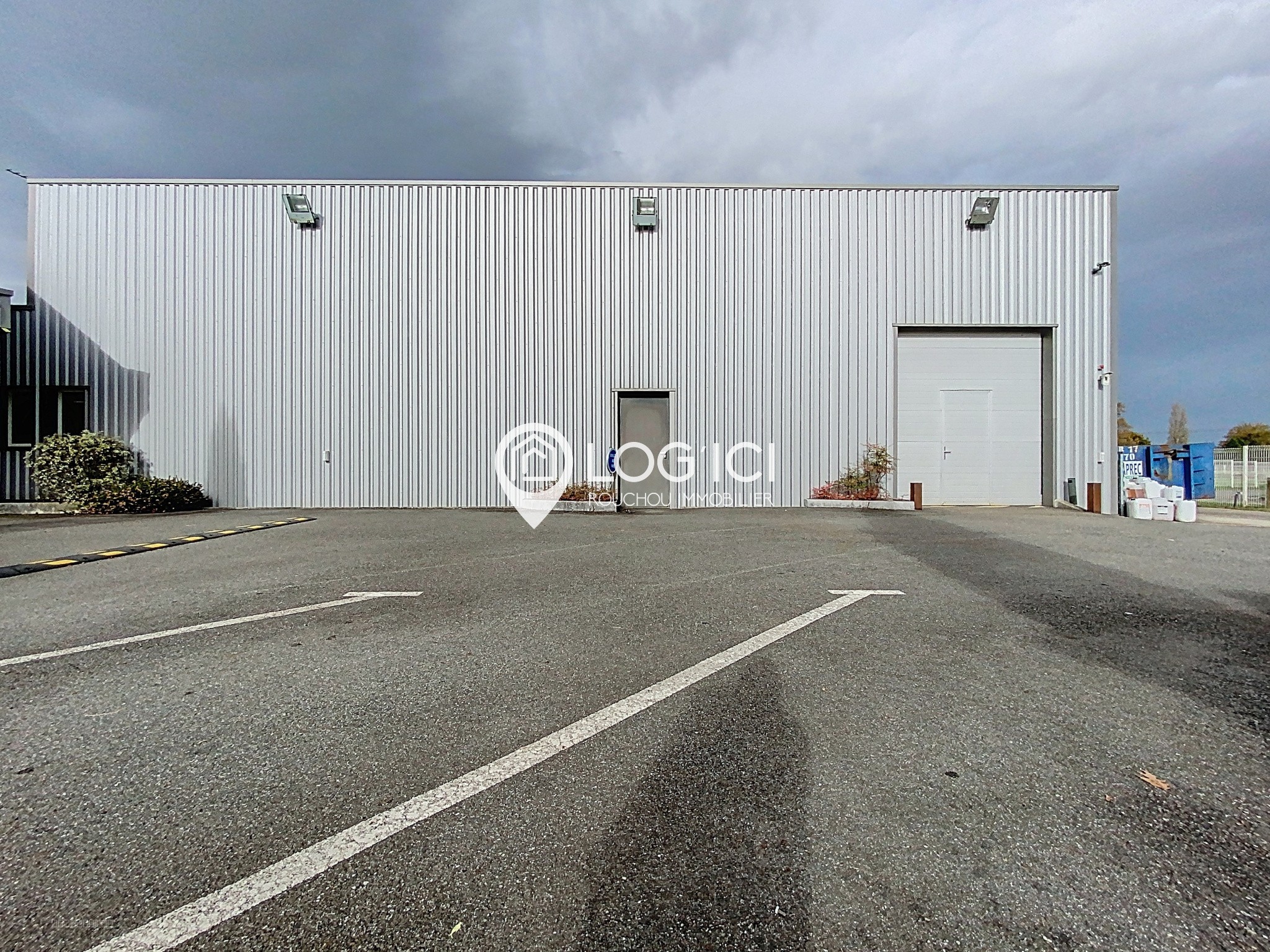 Local commercial / bureau — photo 18