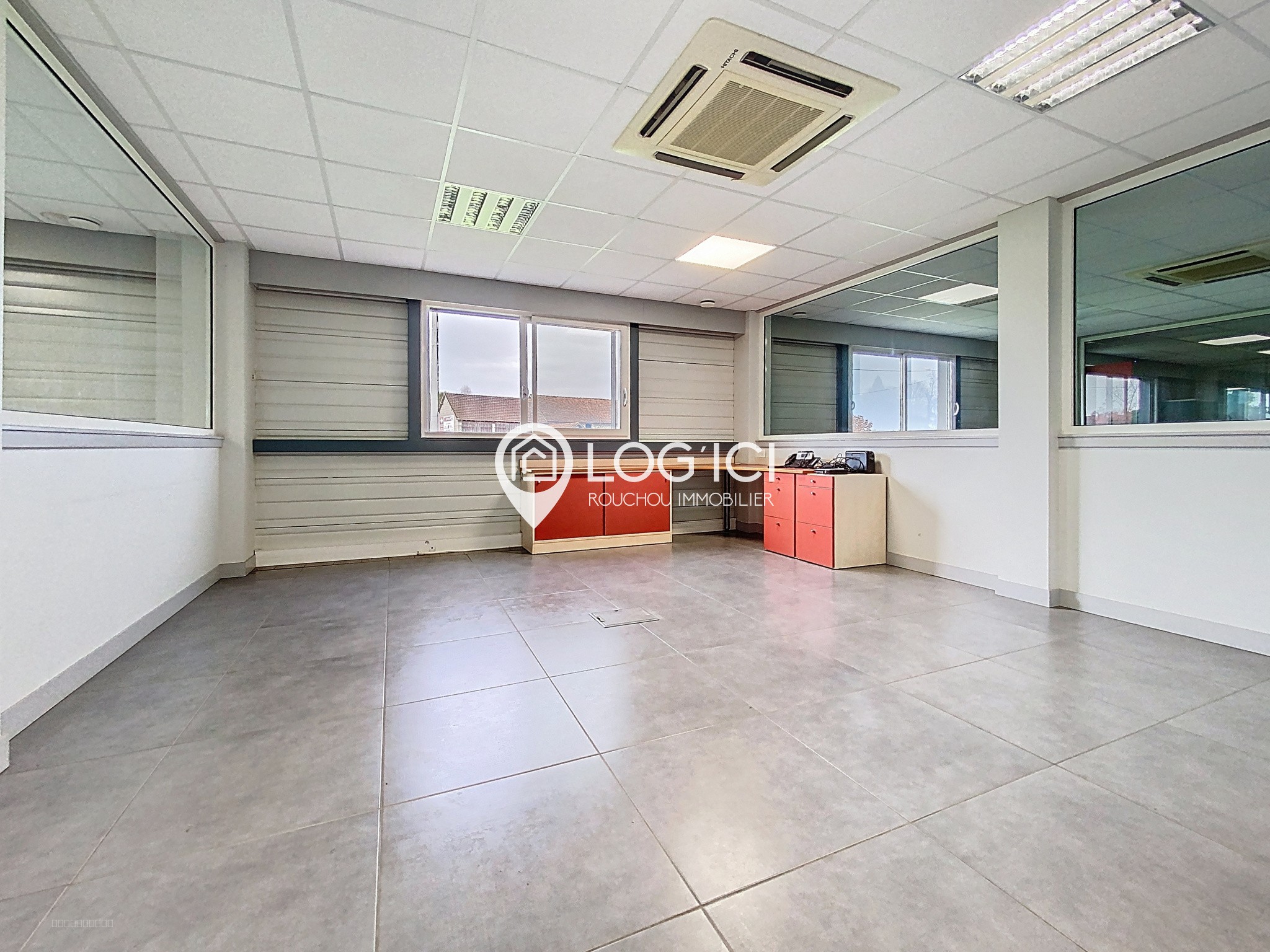 Local commercial / bureau — photo 2