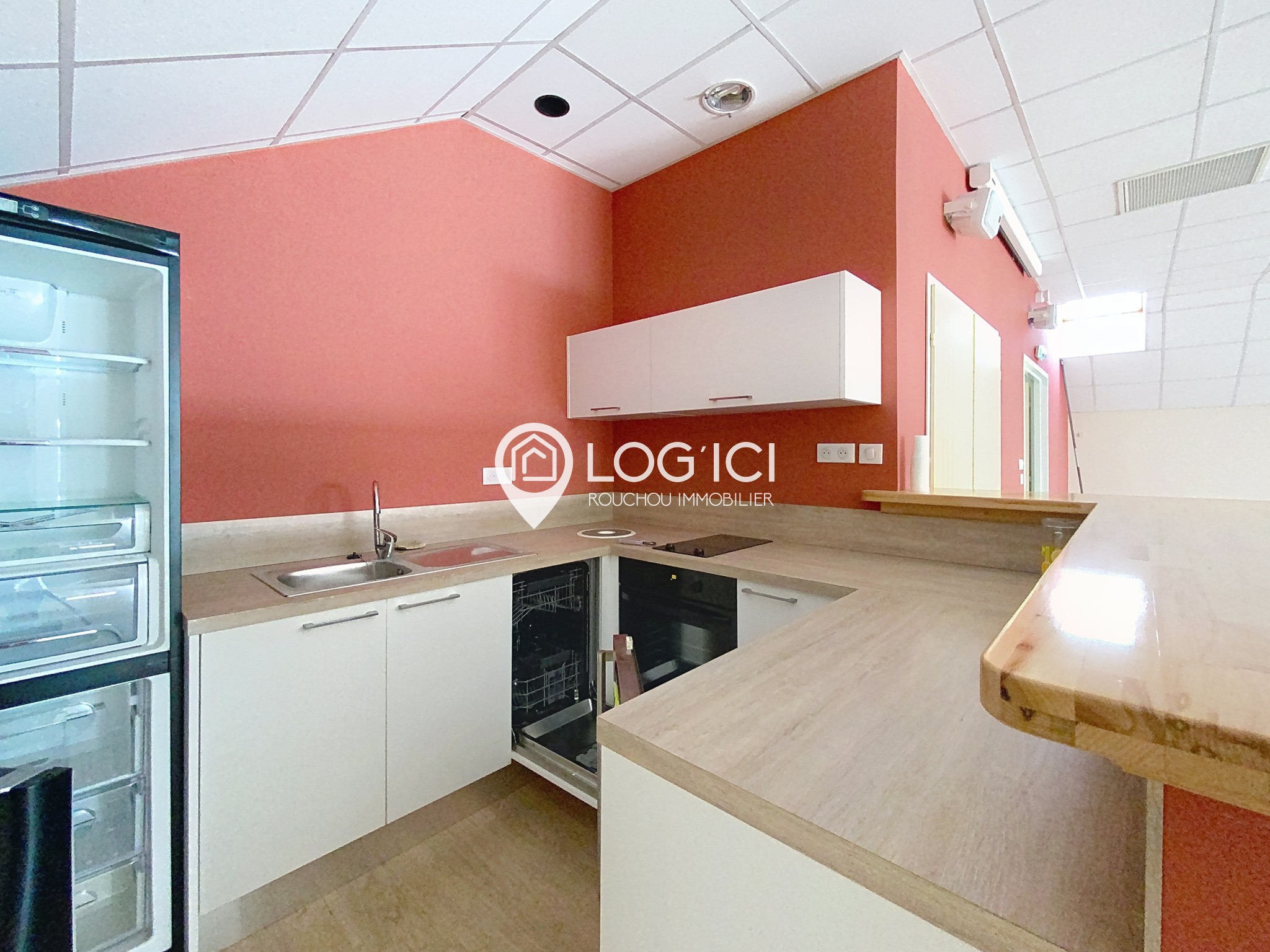 Local commercial / bureau — photo 3