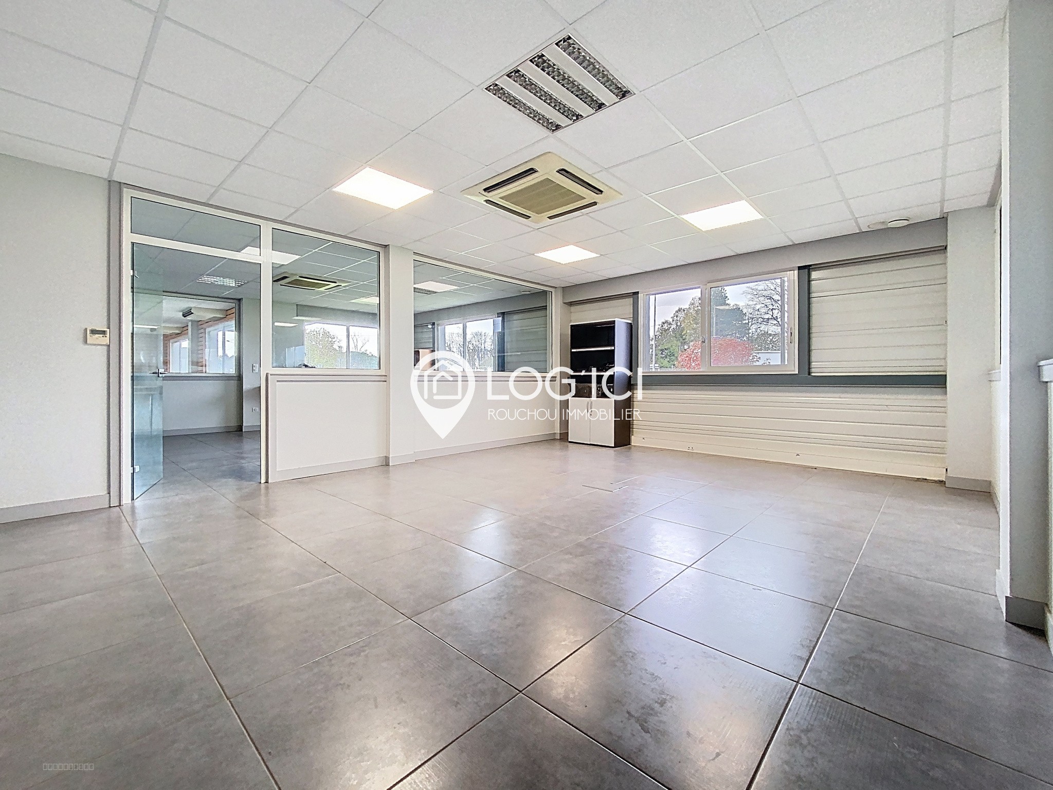 Local commercial / bureau — photo 6