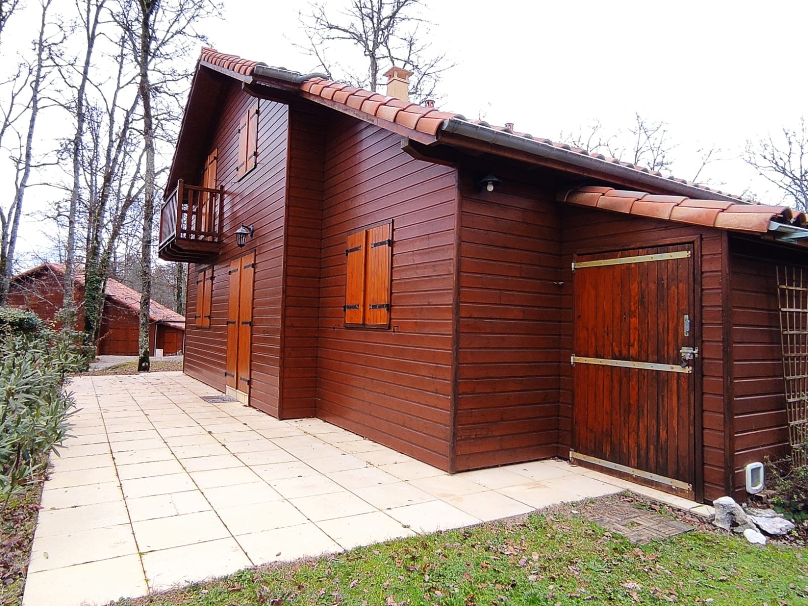 Chalet de 90 m2 dans un golf à LACHAPELLE AUZAC 46200 — photo 2