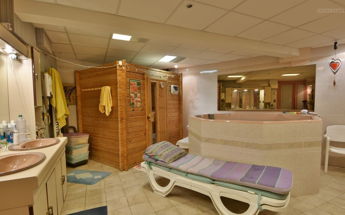 Maison atypique avec piscine de 230M2 et dépendance au sain d'un environnement naturel — photo 11