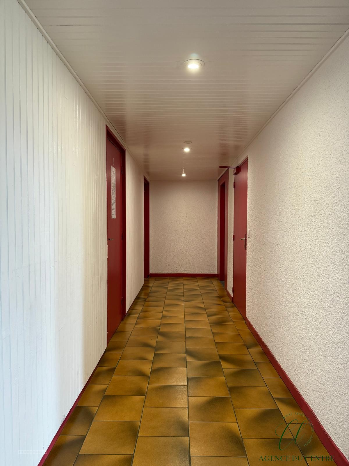 ST LAURENT DU VAR / LES PUGETS — photo 12