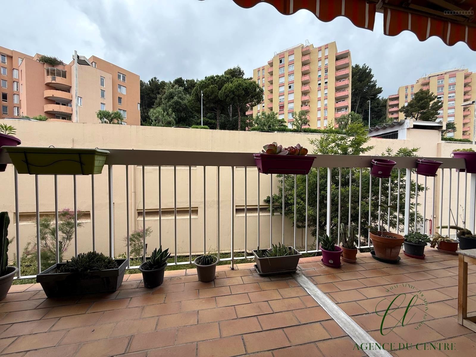 ST LAURENT DU VAR / LES PUGETS — photo 11