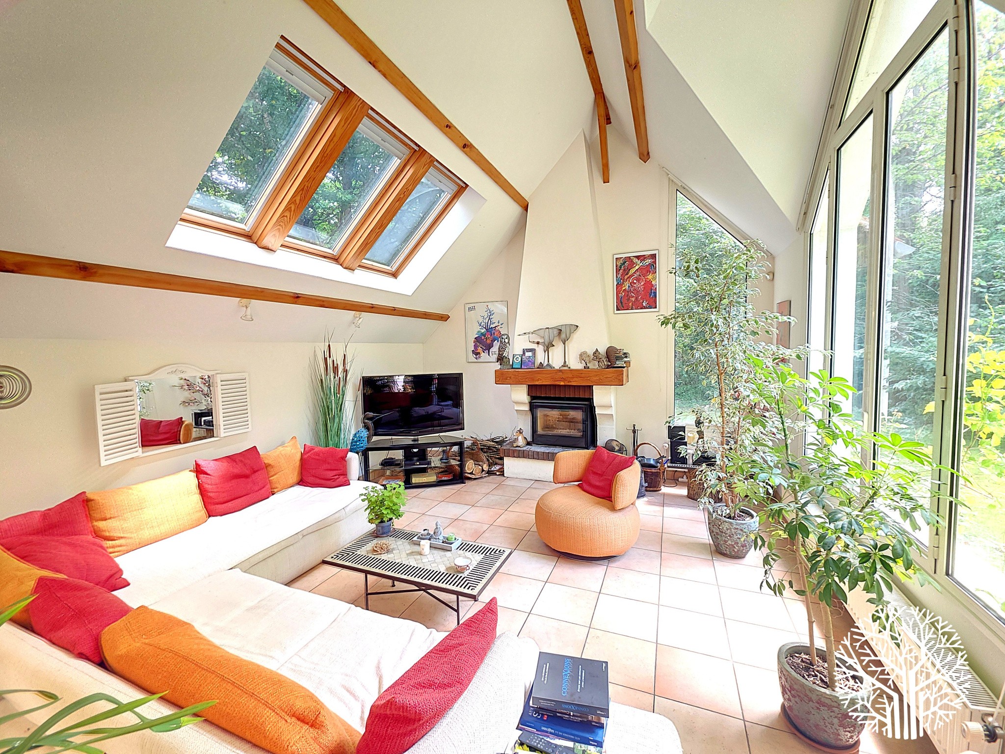 Superbe propriété forestière avec maison familiale et studio indépendant — photo 8