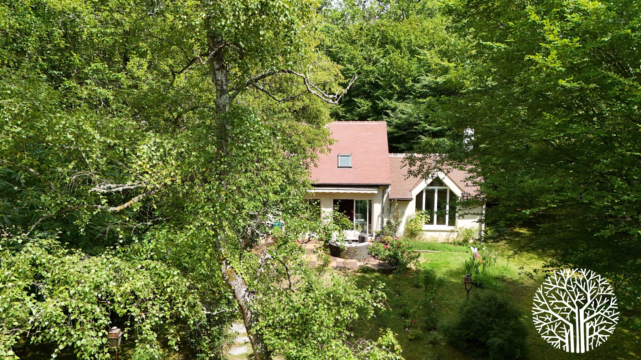 Superbe propriété forestière avec maison familiale et studio indépendant — photo 5