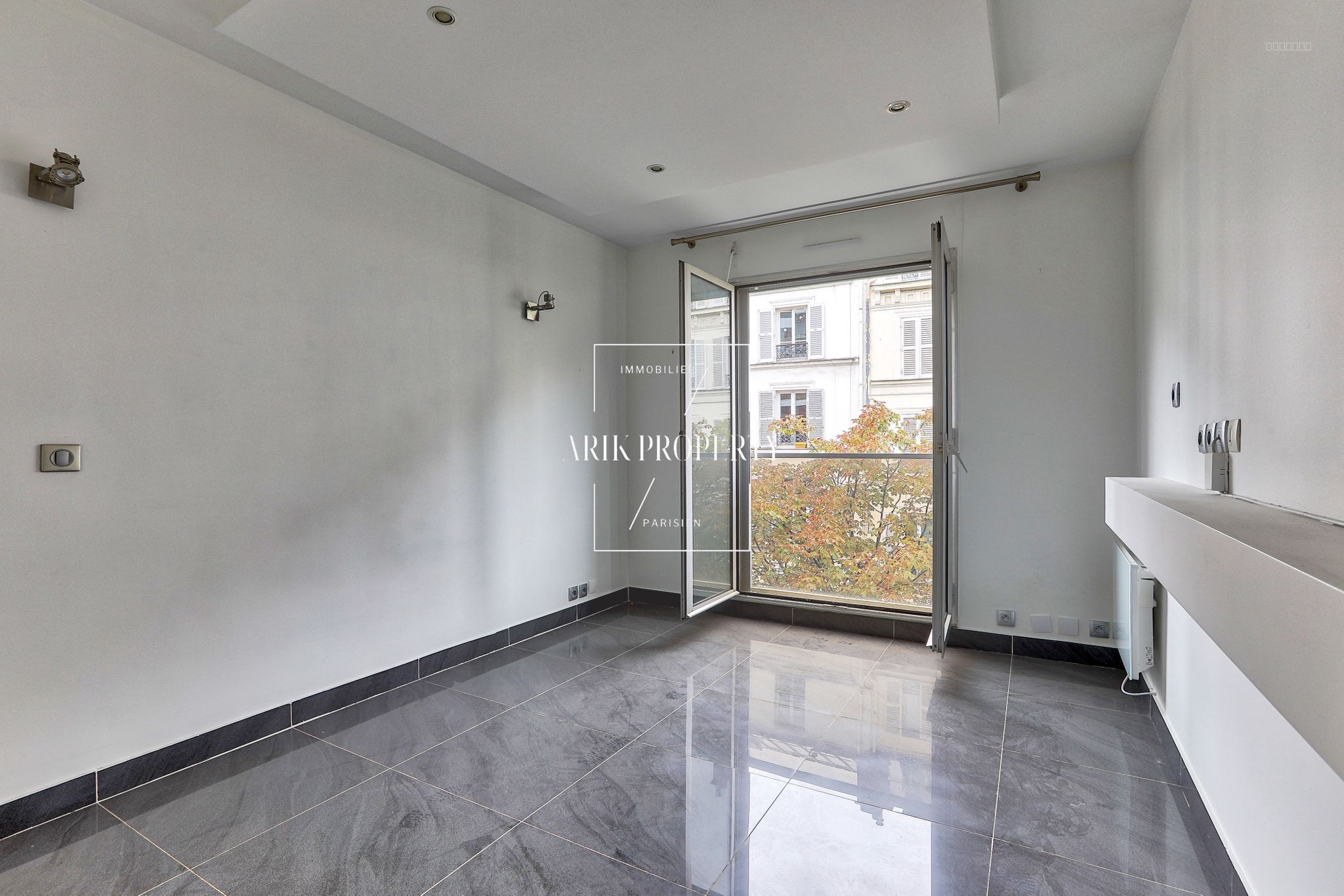 Appartement 2 pièces rue Bouchardon avec ascenseur — photo 3