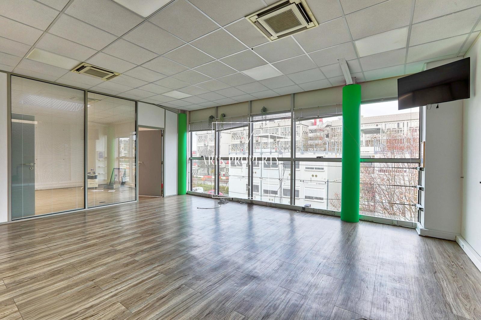 Bureau à louer   160 m2   Montreuil (Rue de Rosny) (DISPONIBLE AUSSI EN 120 m2 ) — photo 2