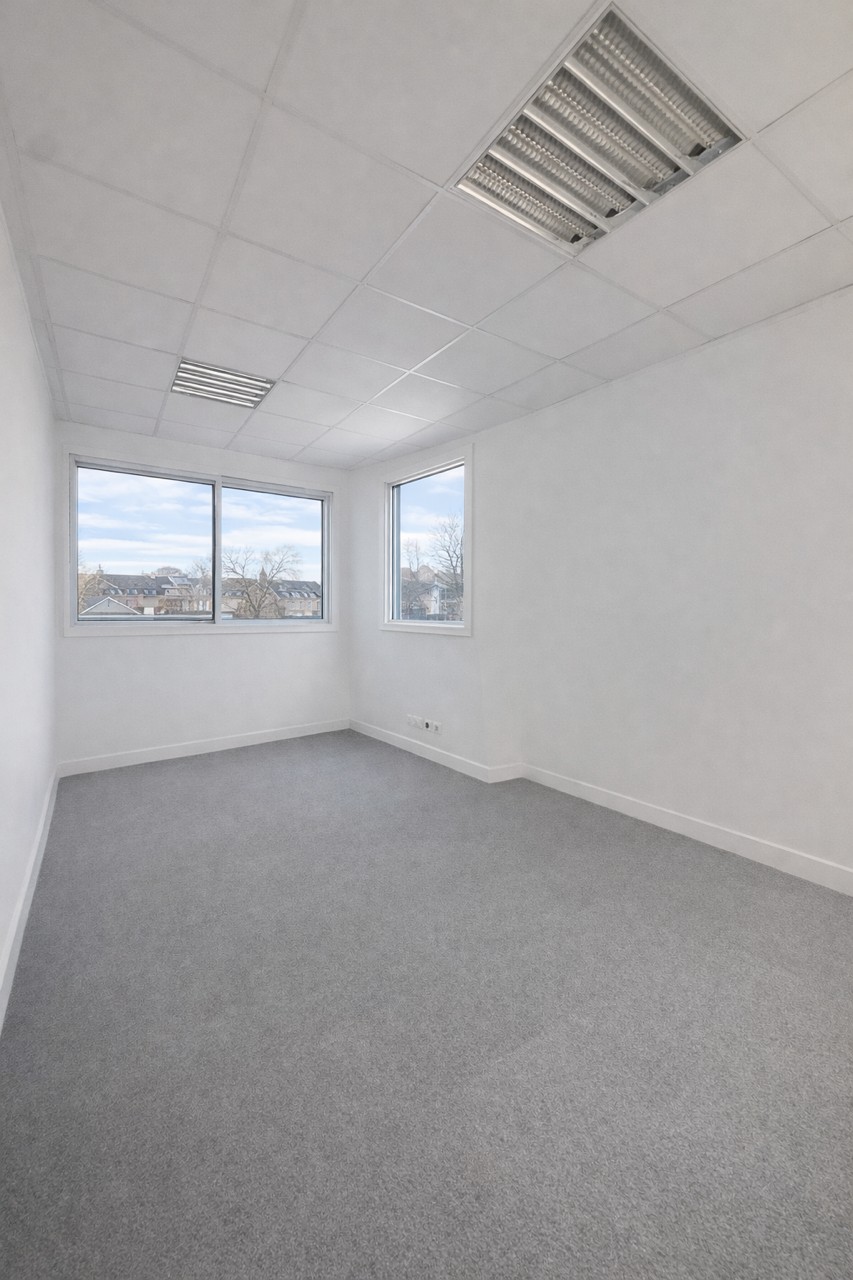 A Louer - Bureaux 80m2 - Montreuil — photo 3