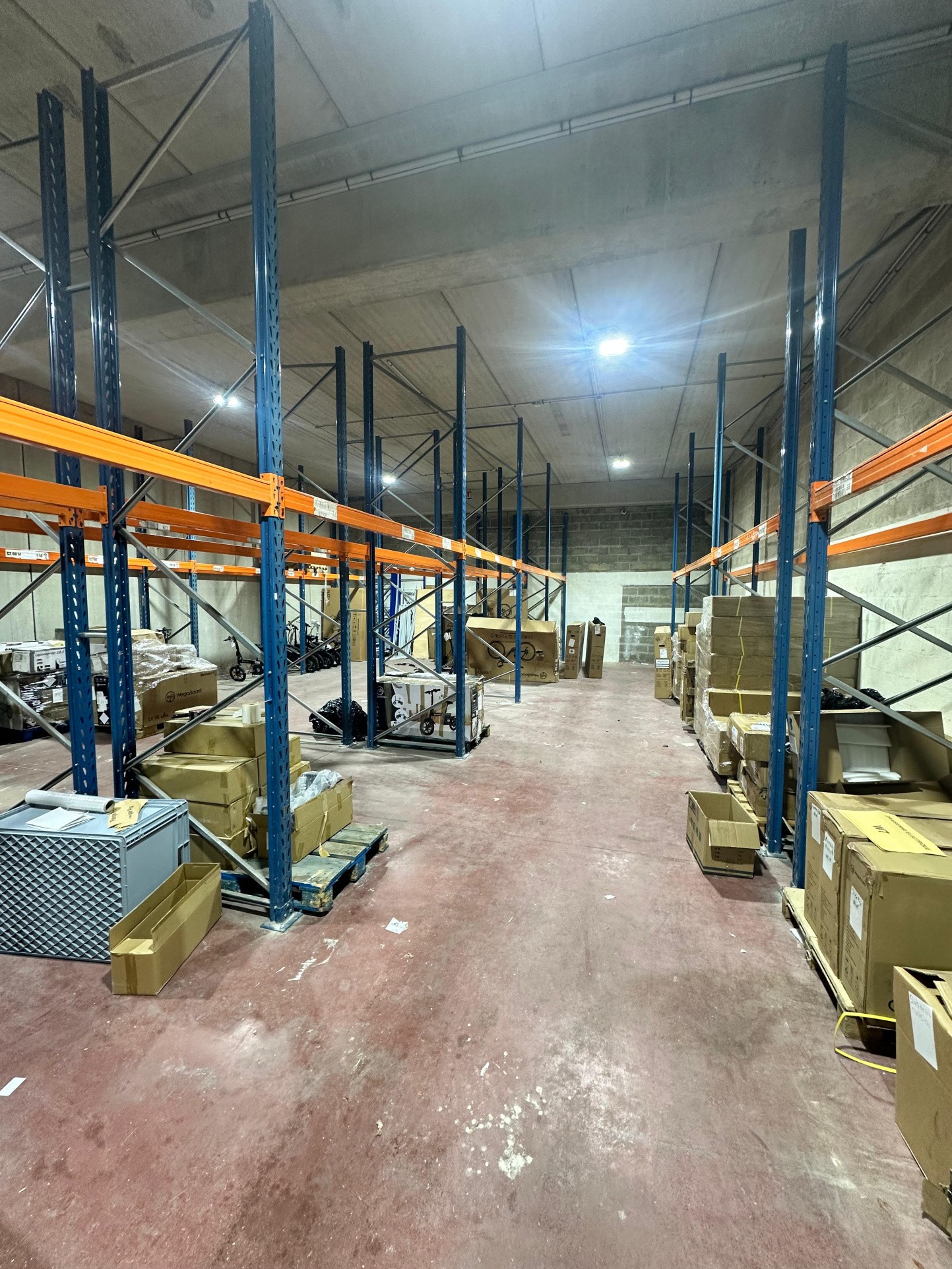 Hangar de stockage 250 m2 avec bureaux à louer — photo 2
