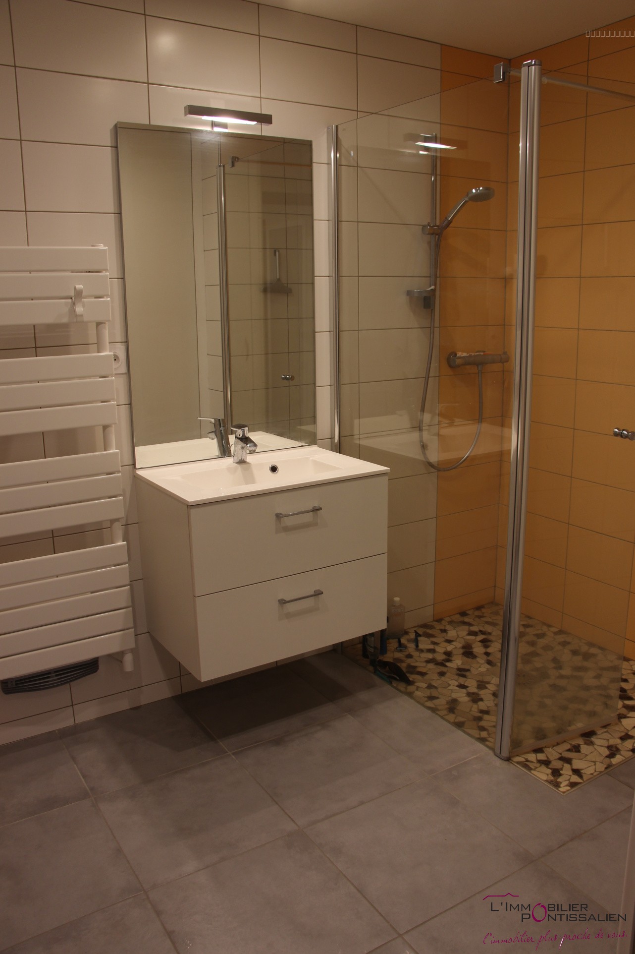 MOUTHE - APPARTEMENT T2 BIS MEUBLE - GARAGE - CAVE — photo 3