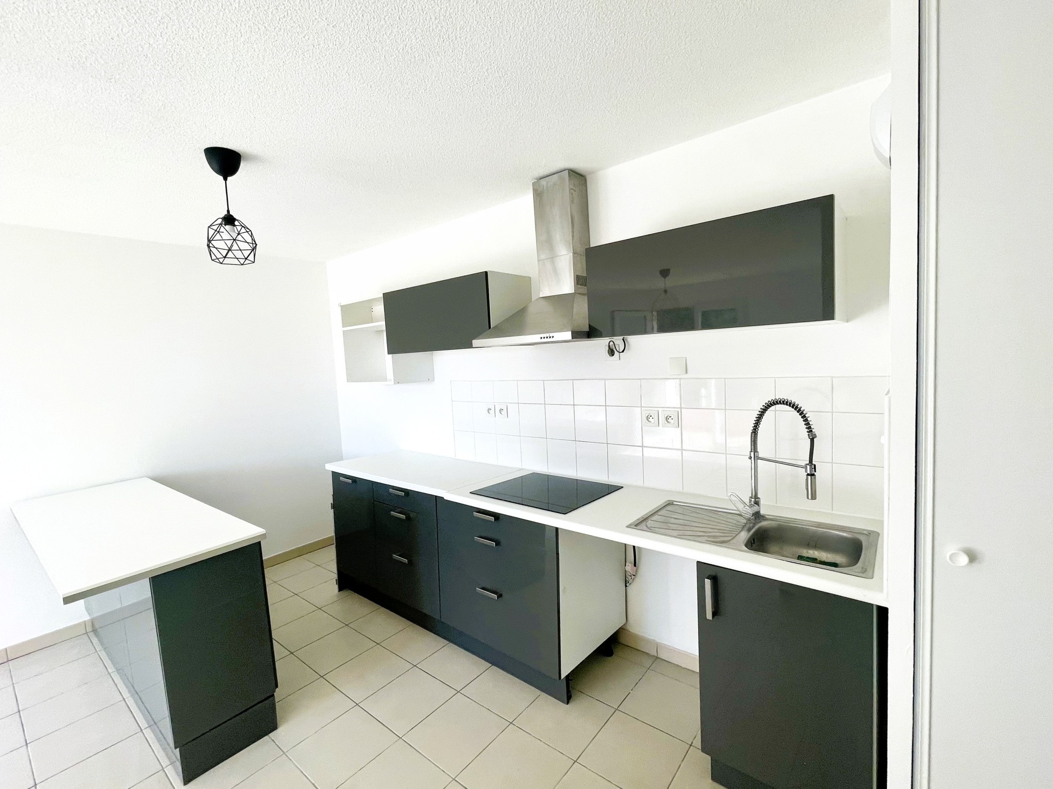 sous offre - T3 récent terrasse en rez de jardin + parkings — photo 4