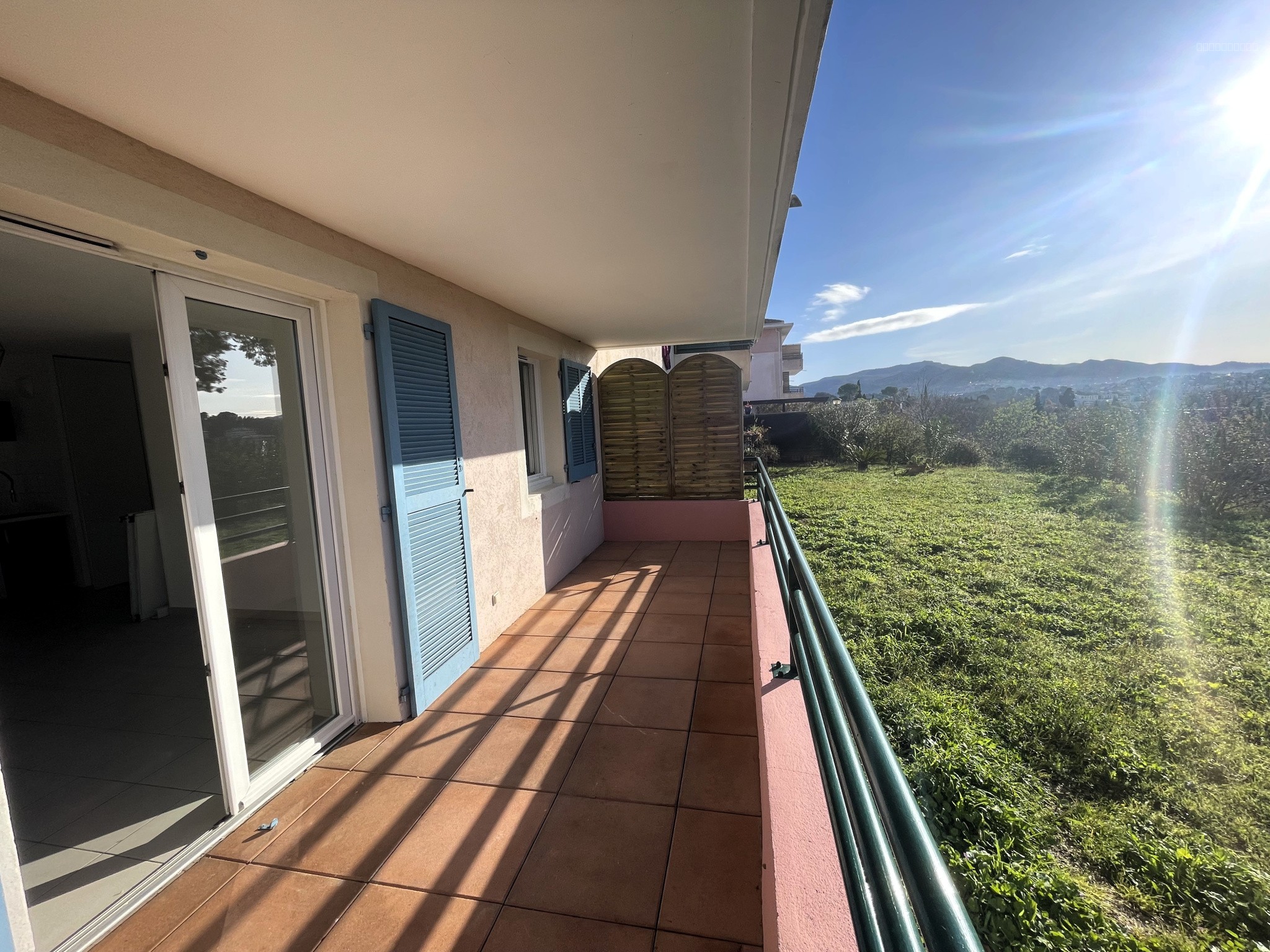 sous offre - T3 récent terrasse en rez de jardin + parkings — photo 7