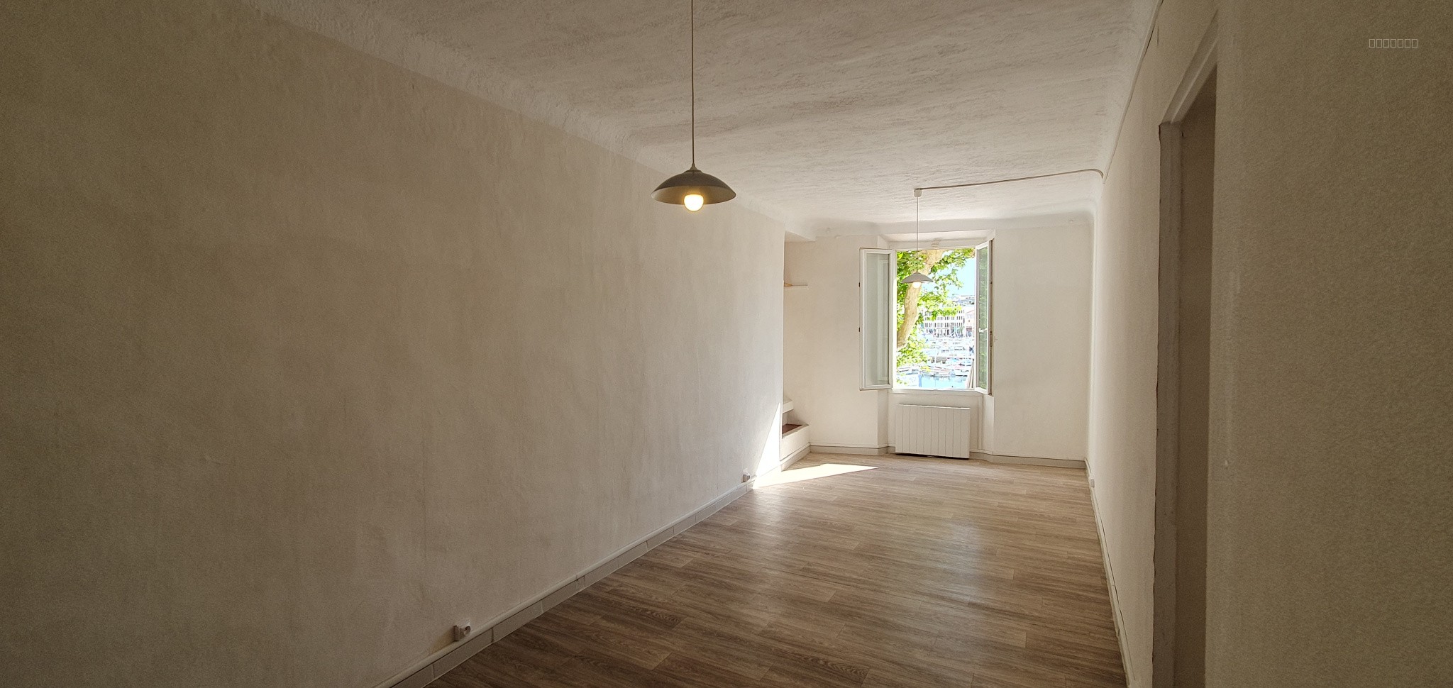 SOUS OFFRE - RARE studio La Ciotat vue directe Vieux Port — photo 1