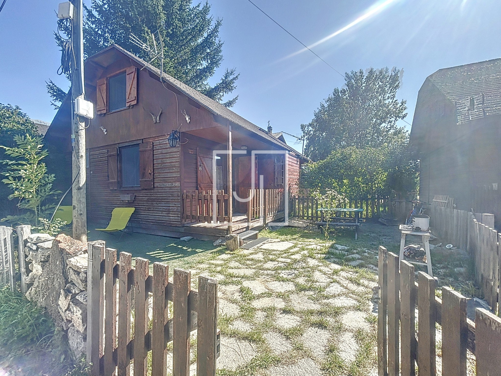 Chalet mitoyen à rénover au cœur de Jausiers   27,61 m2, terrasse, 6 couchages — photo 2