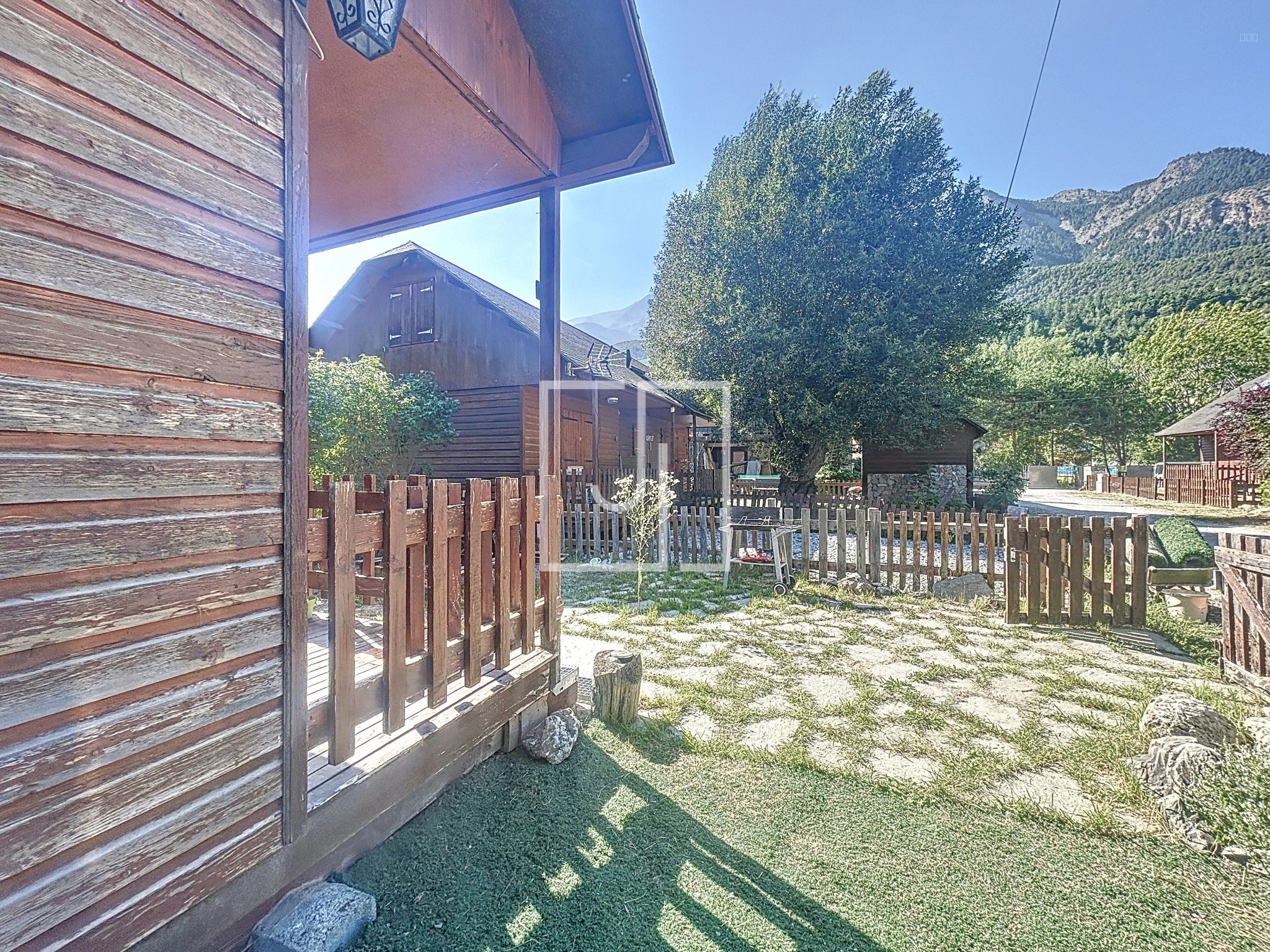 Chalet mitoyen à rénover au cœur de Jausiers   27,61 m2, terrasse, 6 couchages — photo 3