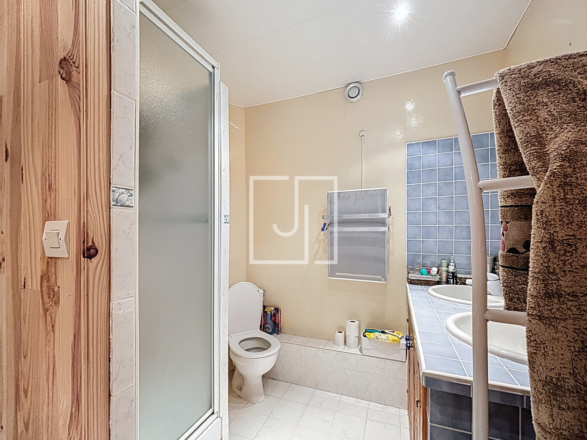 À VENDRE   Appartement 3 chambres avec balcon, cave et grenier   70 m2   Jausiers (04) — photo 11