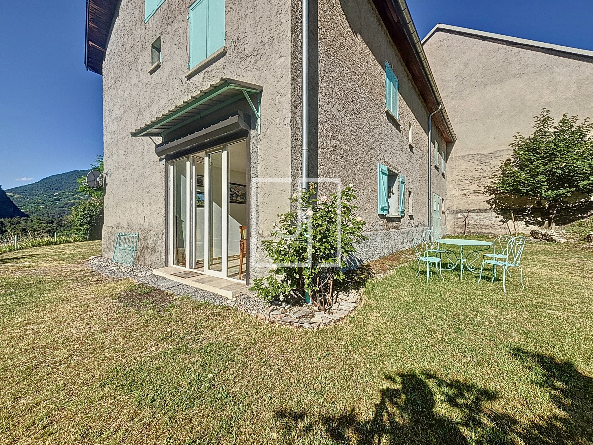À vendre à La Condamine-Châtelard : appartement avec jardin et vue entièrement rénové — photo 6