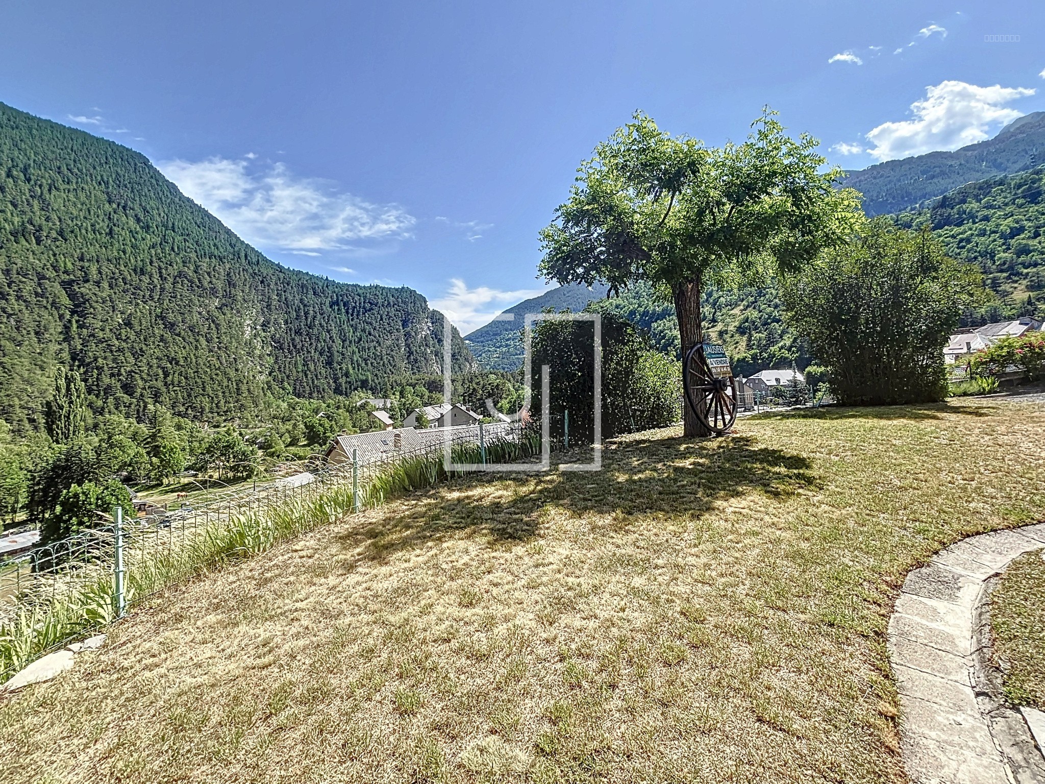 À vendre à La Condamine-Châtelard : appartement avec jardin et vue entièrement rénové — photo 15