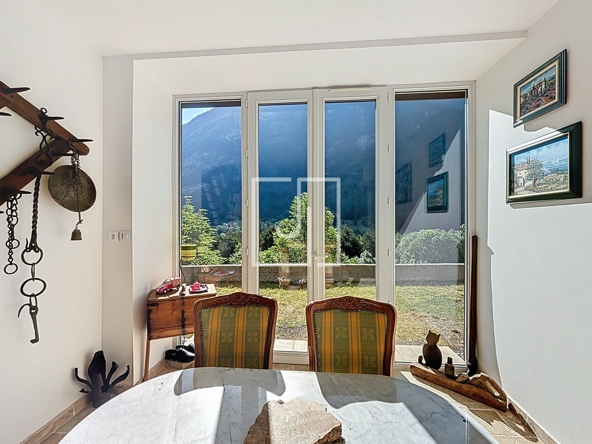 À vendre à La Condamine-Châtelard : appartement avec jardin et vue entièrement rénové — photo 3