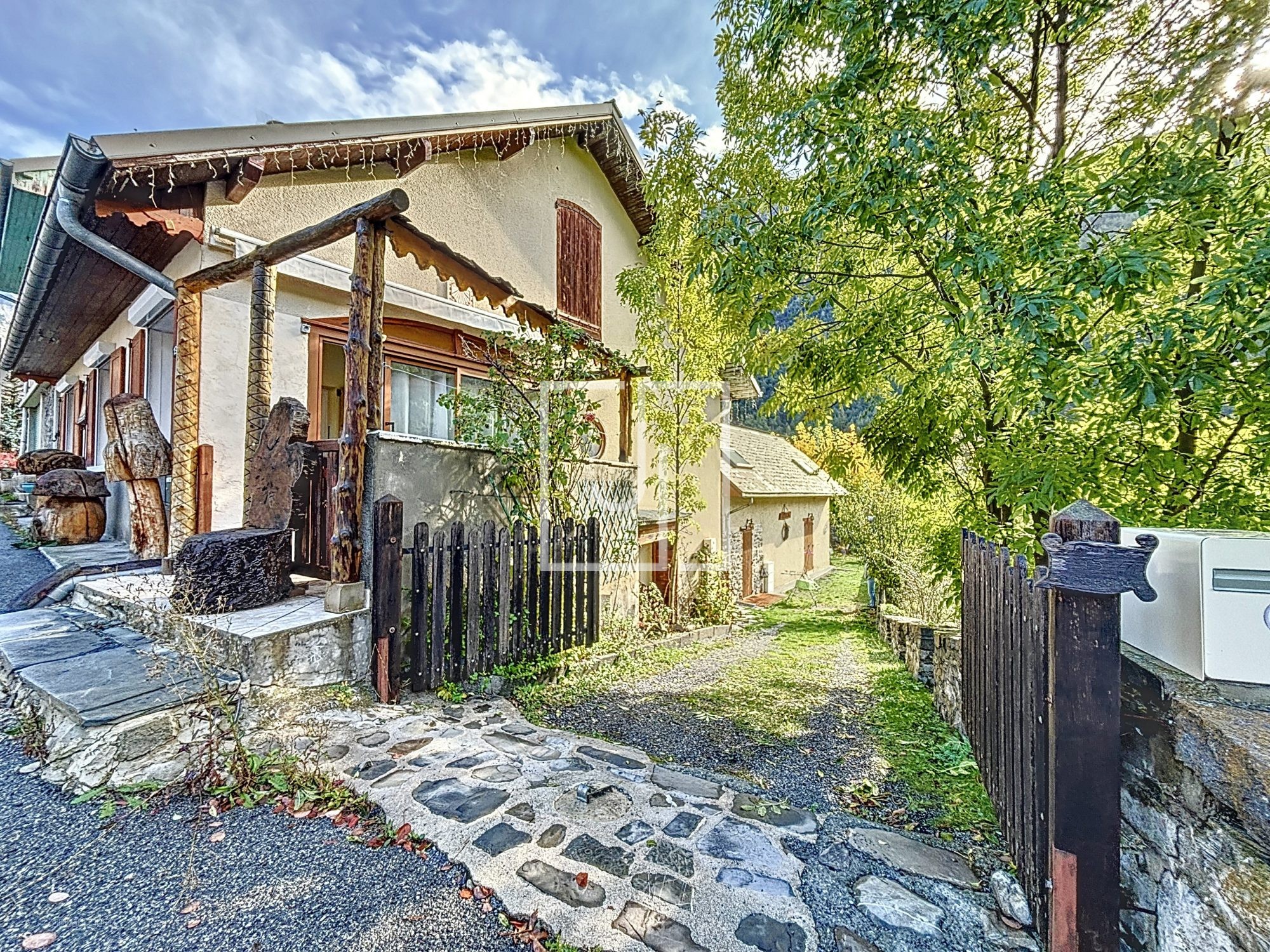 MAISON 7 PIECES VUE MONTAGNES LA CONDAMINE CHATELARD — photo 16