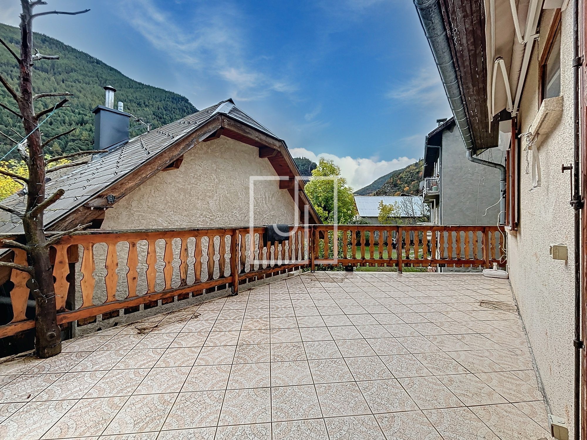 MAISON 7 PIECES VUE MONTAGNES LA CONDAMINE CHATELARD — photo 6