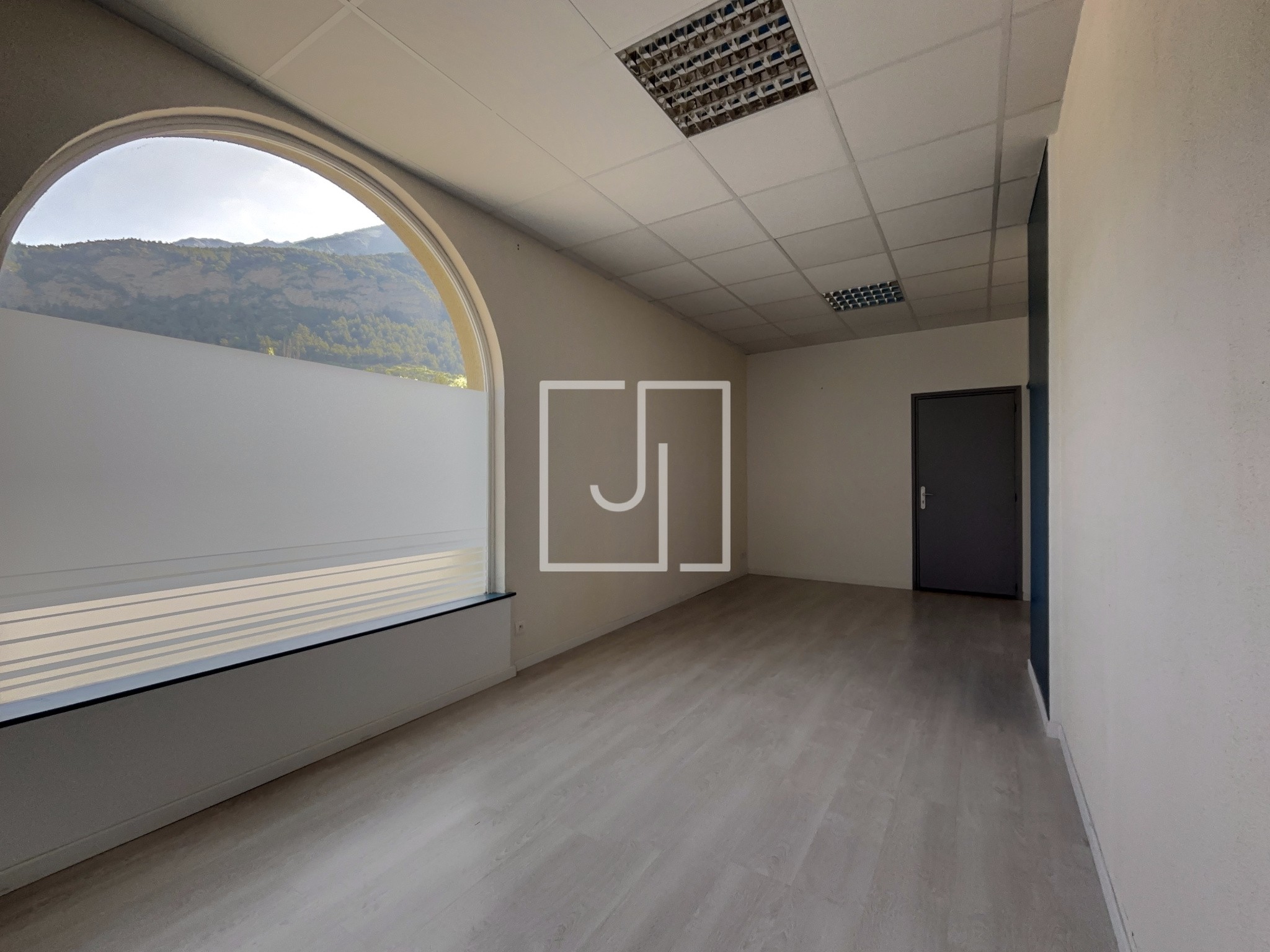 À louer   Local professionnel à Jausiers (04850) — photo 4