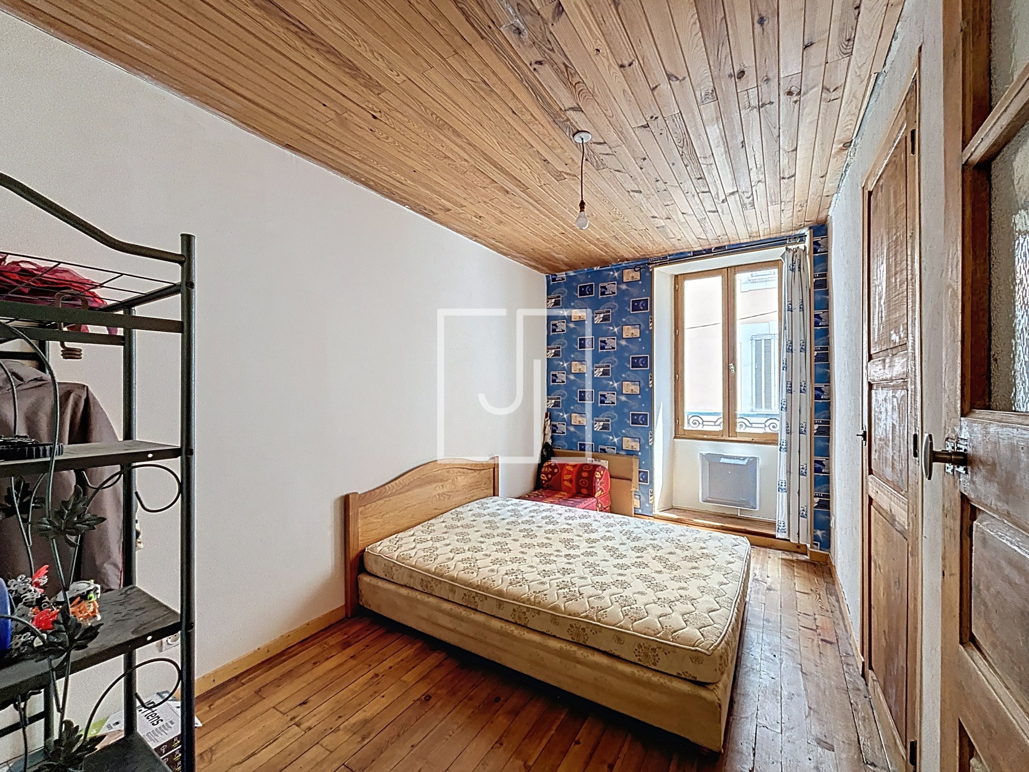 À VENDRE   Appartement 3 chambres avec balcon, cave et grenier   70 m2   Jausiers (04) — photo 8