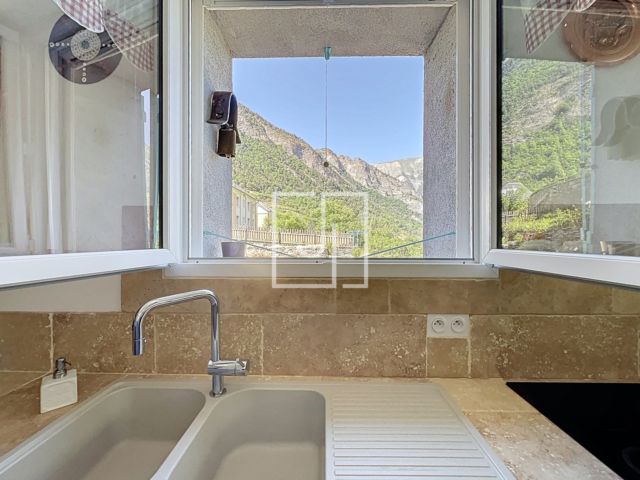 À vendre à La Condamine-Châtelard : appartement avec jardin et vue entièrement rénové — photo 5