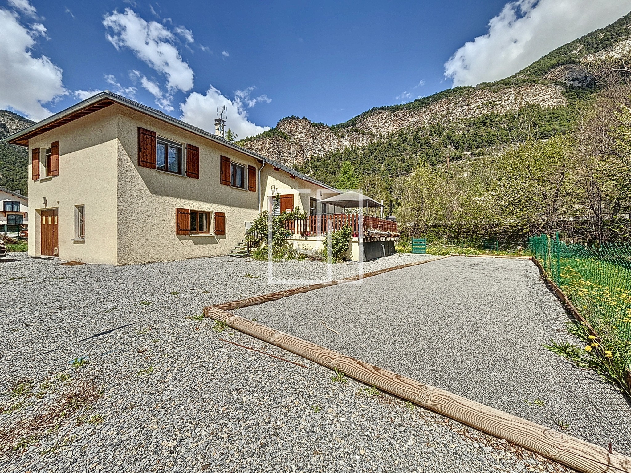 Maison T5 à acheter avec terrasse et jardin à Jausiers — photo 13
