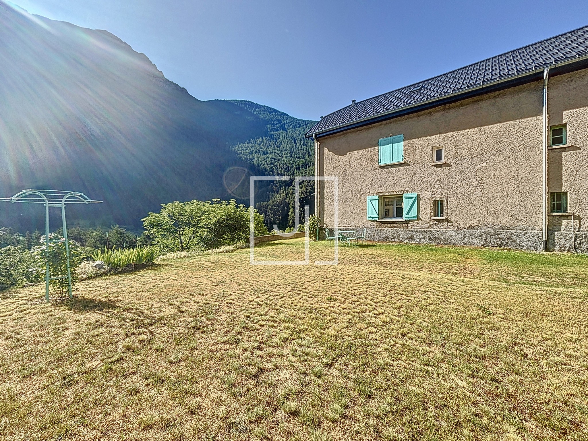 À vendre à La Condamine-Châtelard : appartement avec jardin et vue entièrement rénové — photo 16