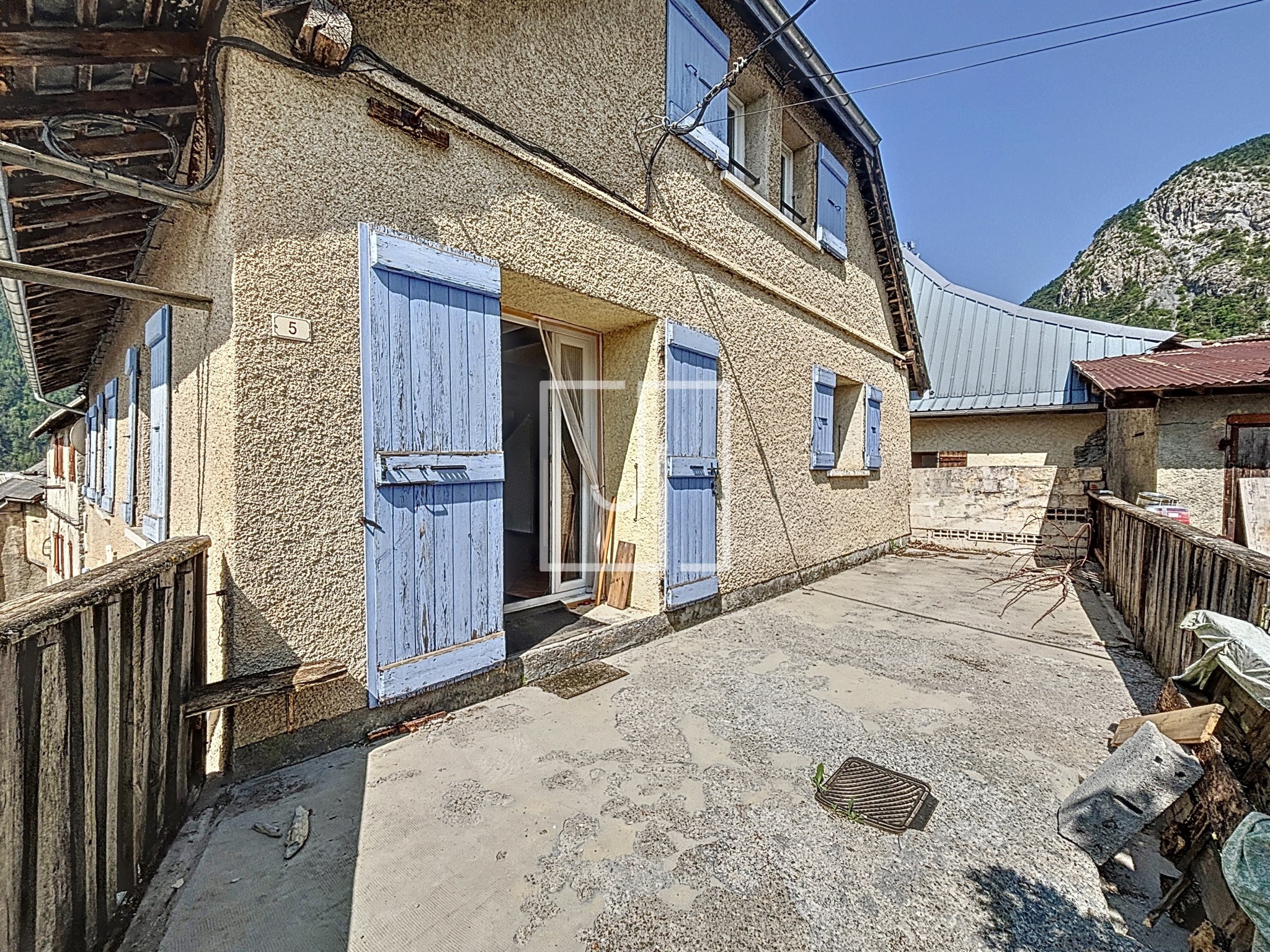 À vendre   Maison composée de plusieurs logements aux Thuiles (04200)   Alpes-de-Haute-Provence — photo 2
