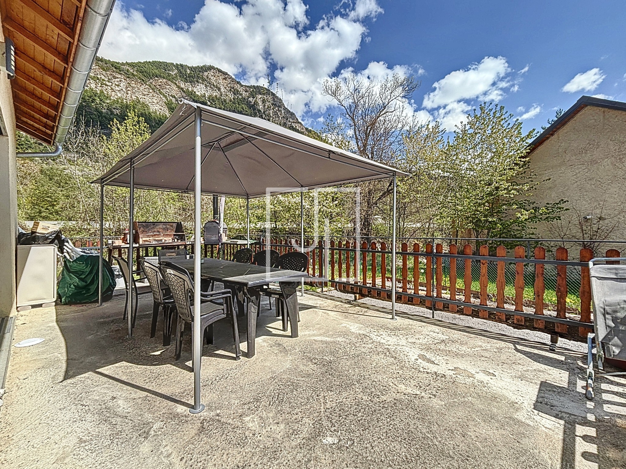 Maison T5 à acheter avec terrasse et jardin à Jausiers — photo 6