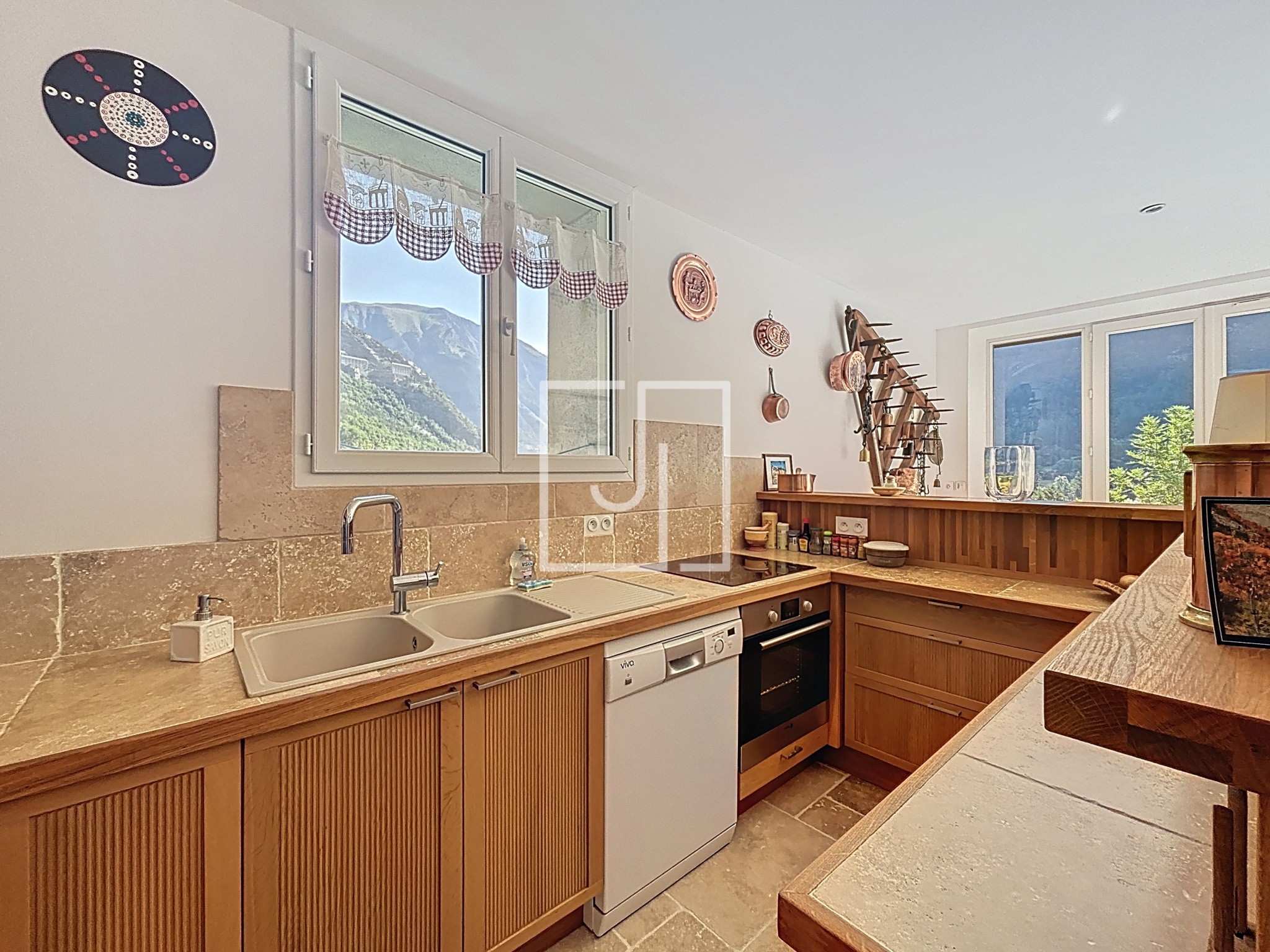 À vendre à La Condamine-Châtelard : appartement avec jardin et vue entièrement rénové — photo 4