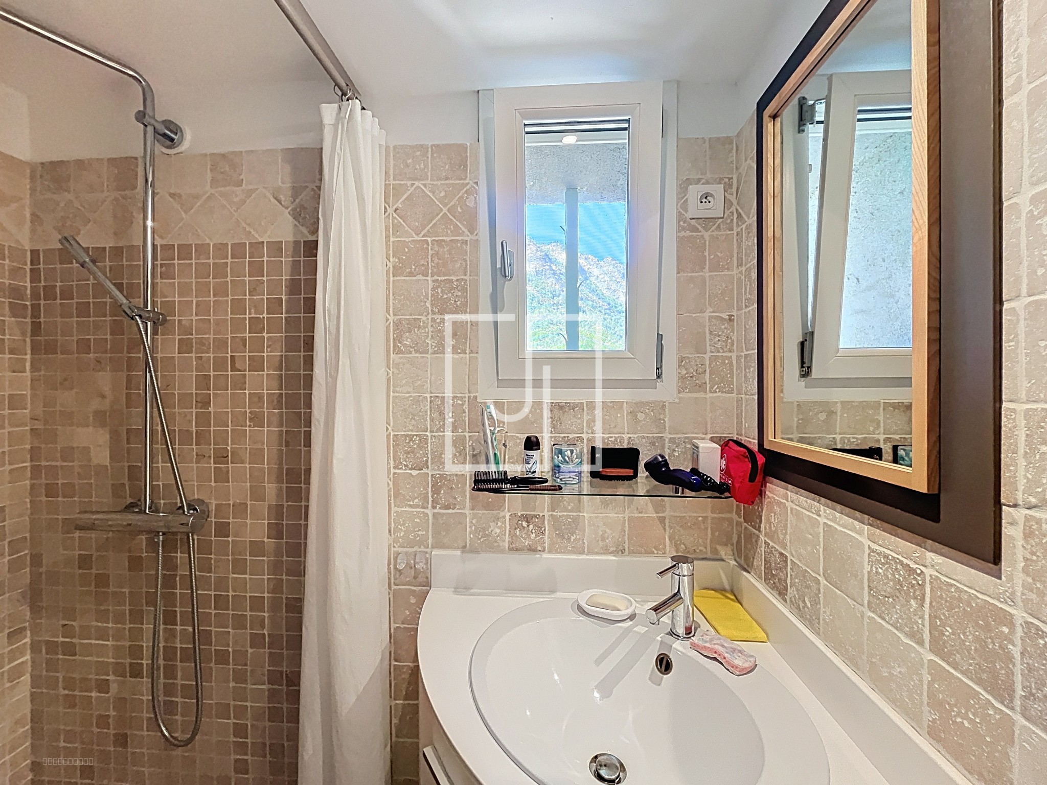 À vendre à La Condamine-Châtelard : appartement avec jardin et vue entièrement rénové — photo 12
