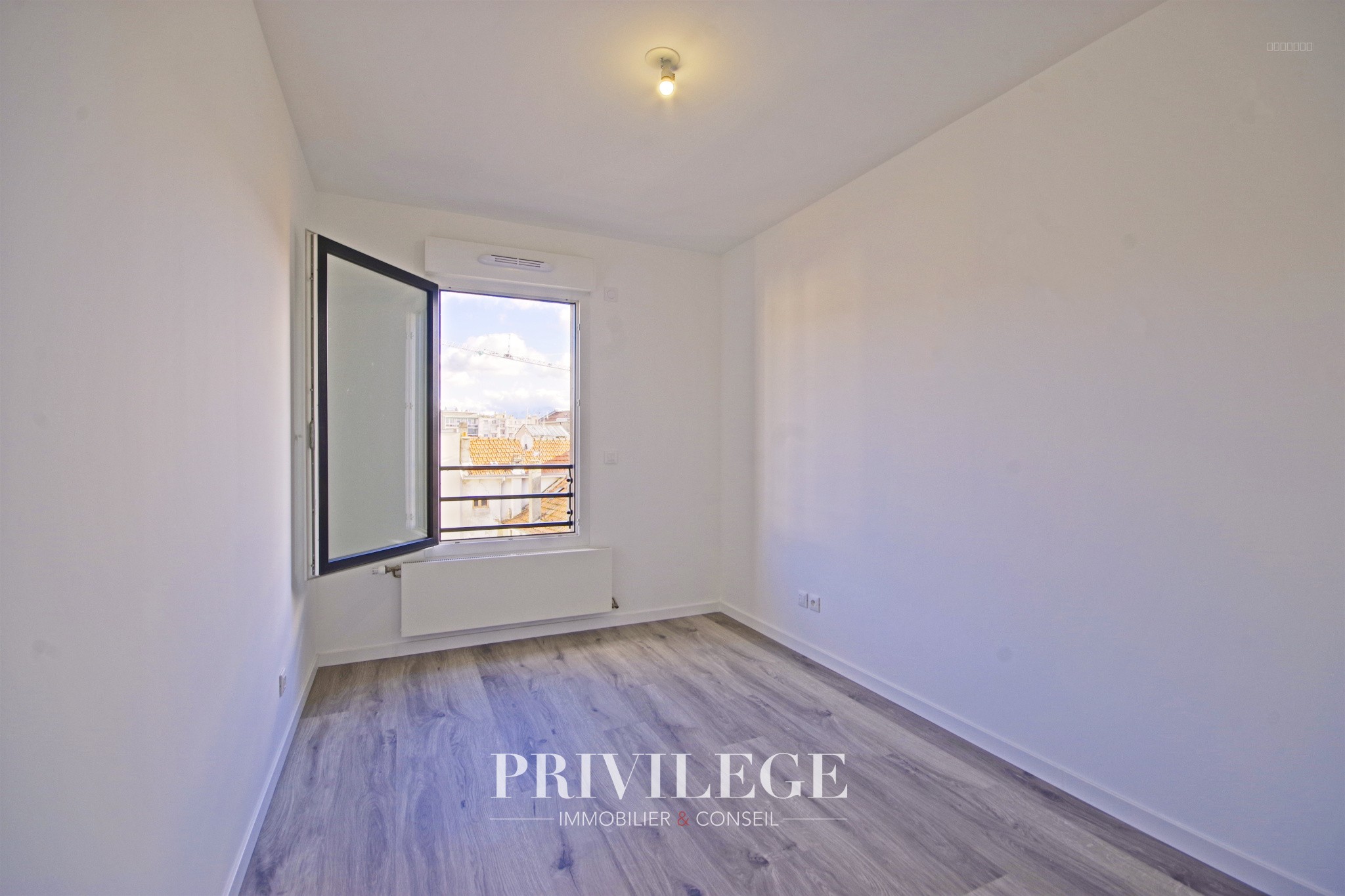 Appartement de Standing en Dernier Étage avec Terrasse, Garage Double et Confort Moderne — photo 17