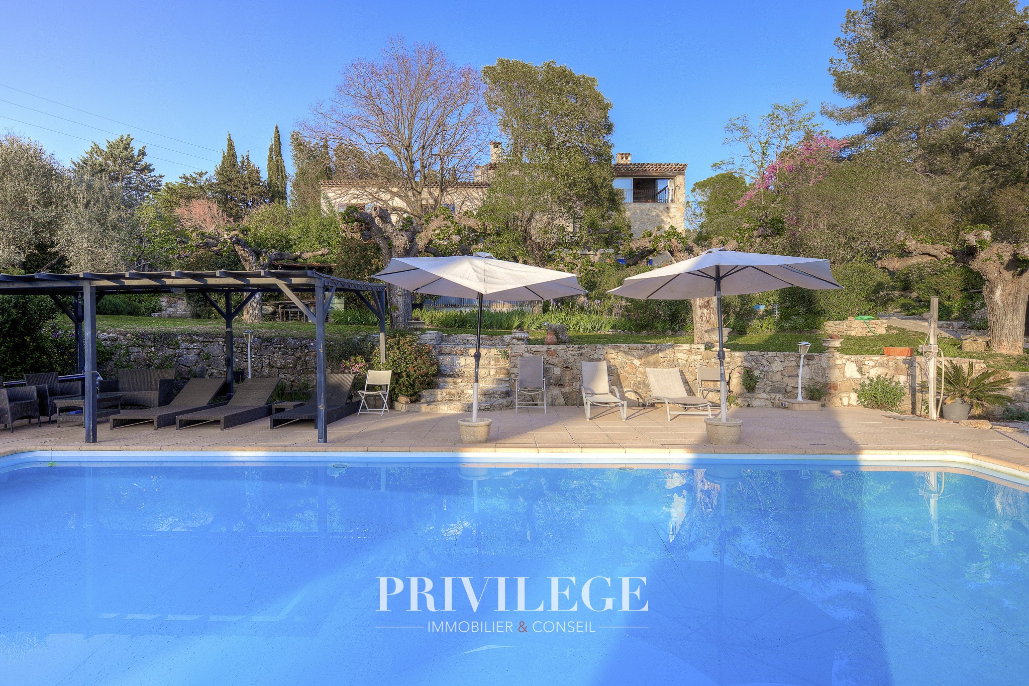 Charme et Caractère : Bastide en Pierre avec Piscine et Parc à Draguignan — photo 9