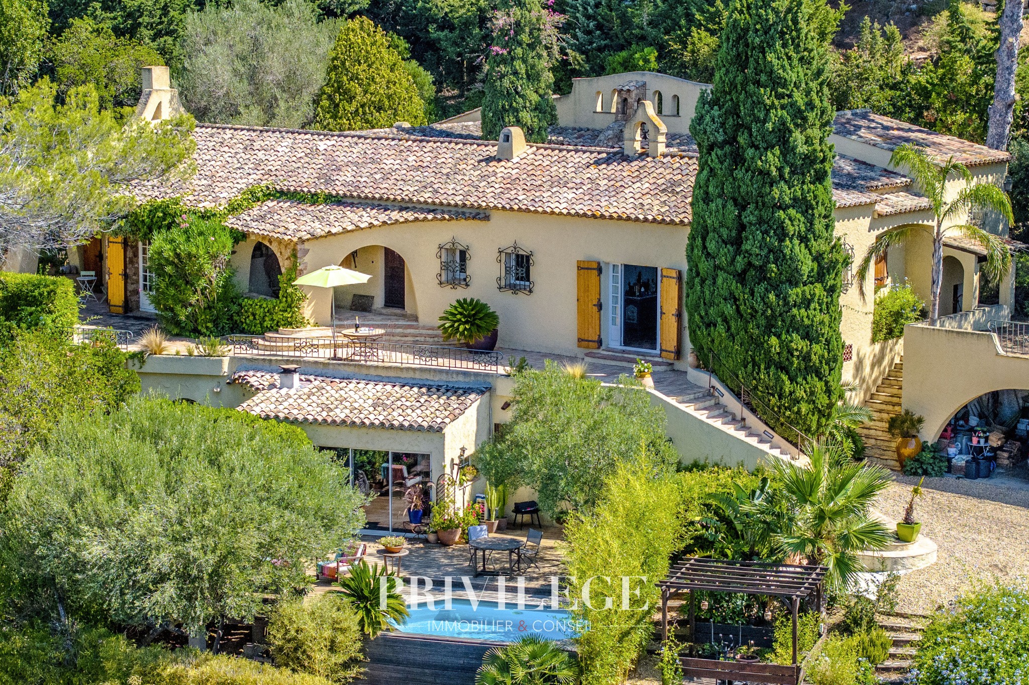 Propriété d'exception comprenant 2 maisons sur 4 ha - Puget sur argens — photo 2