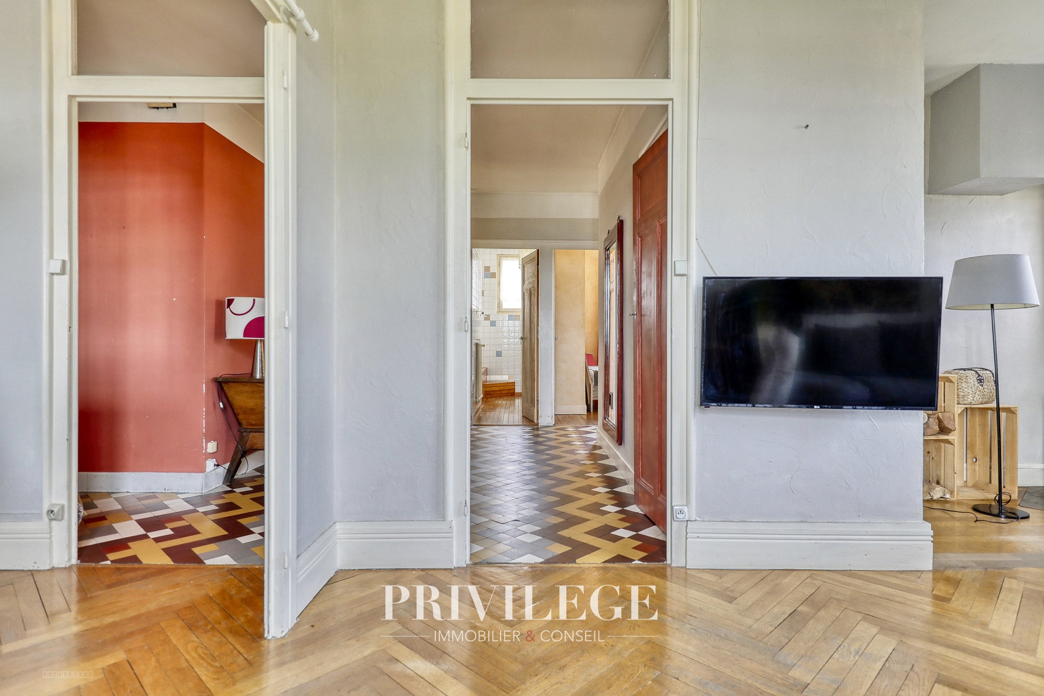 SATHONAY-CAMP, Charmant Appartement des Années 30 - 140 m2 habitable — photo 4