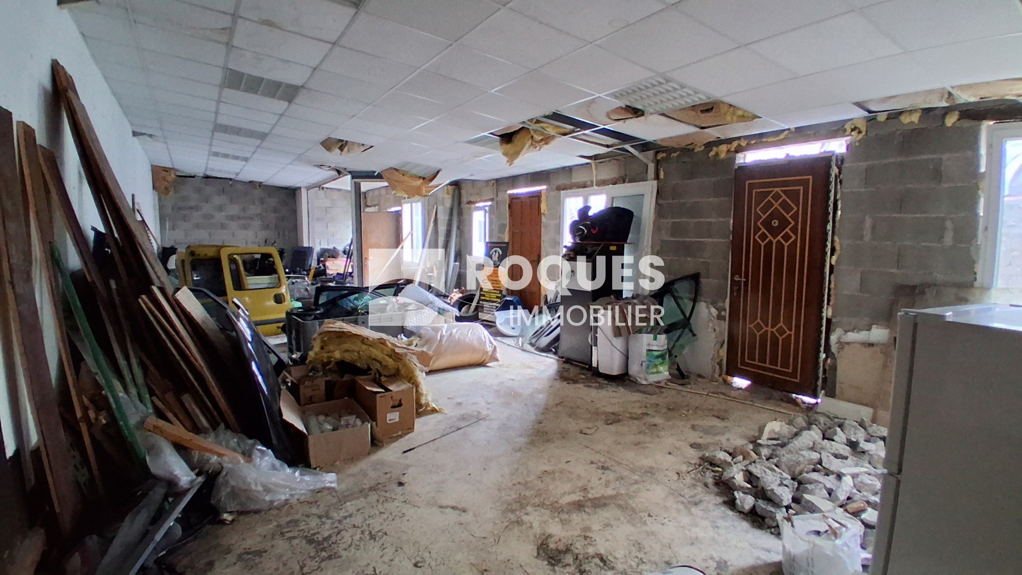 local polyvalent de 320m2 avec jardin — photo 2